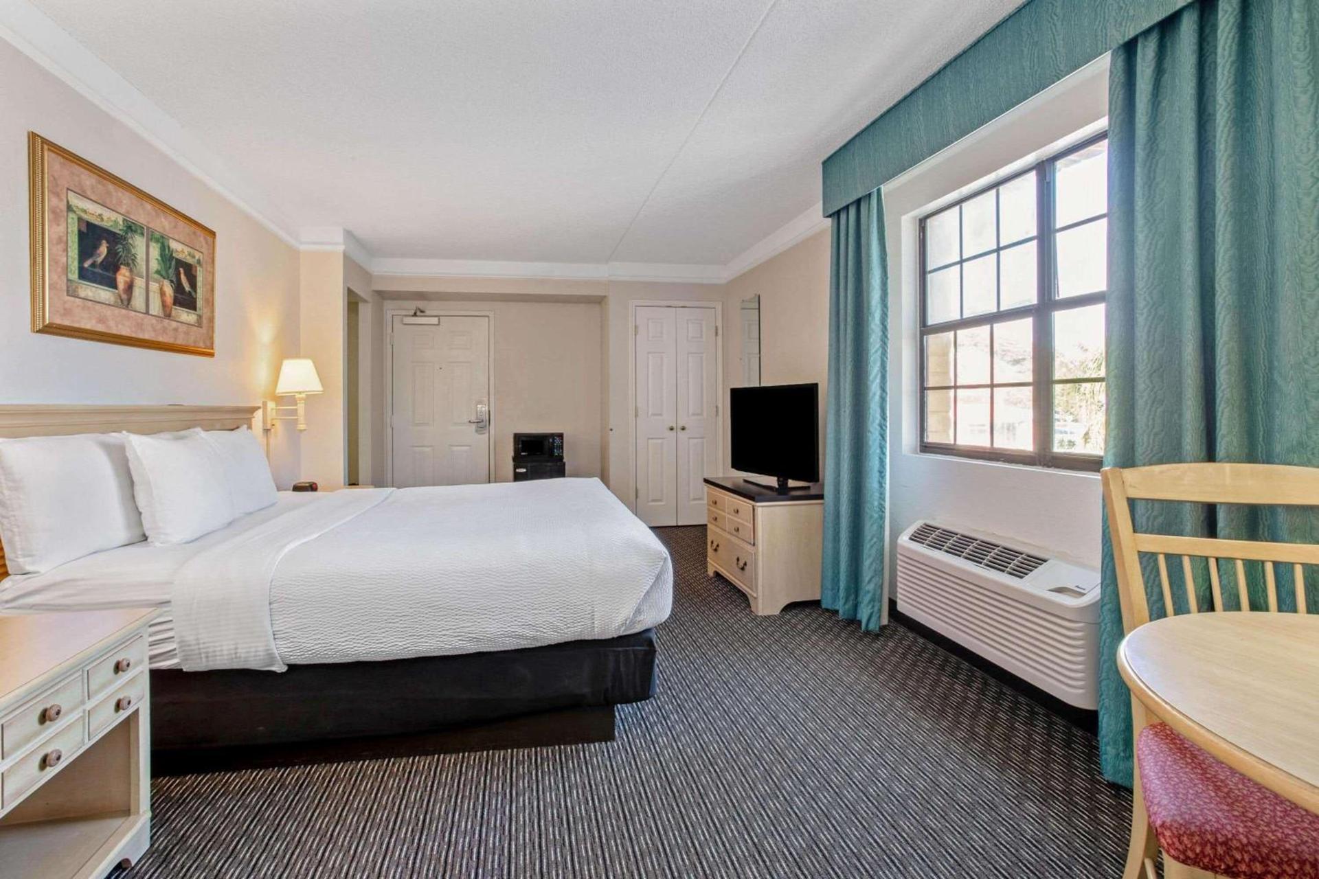 La Quinta by Wyndham St Petersburg-Clearwater photo 24