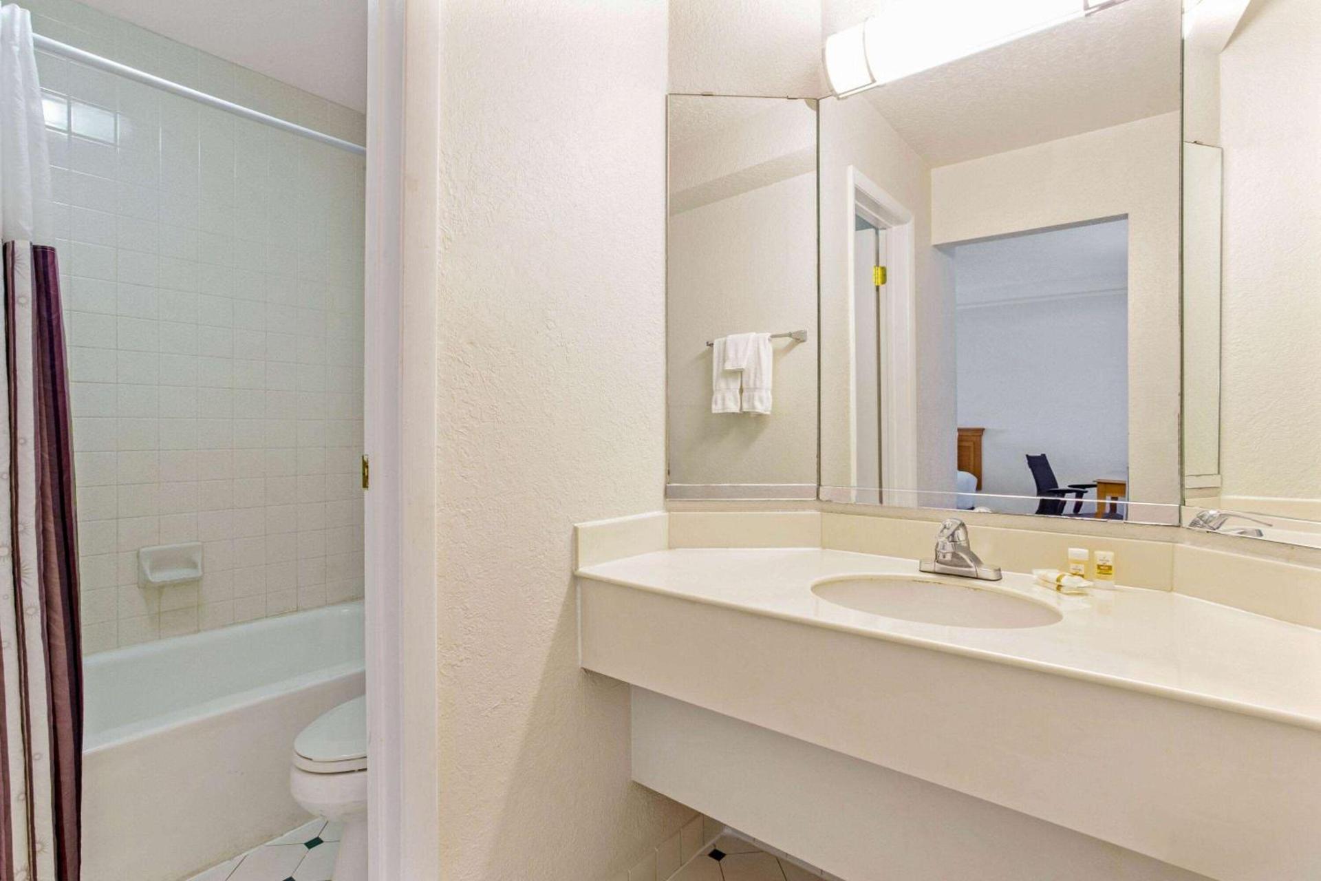 La Quinta by Wyndham St Petersburg-Clearwater photo 26