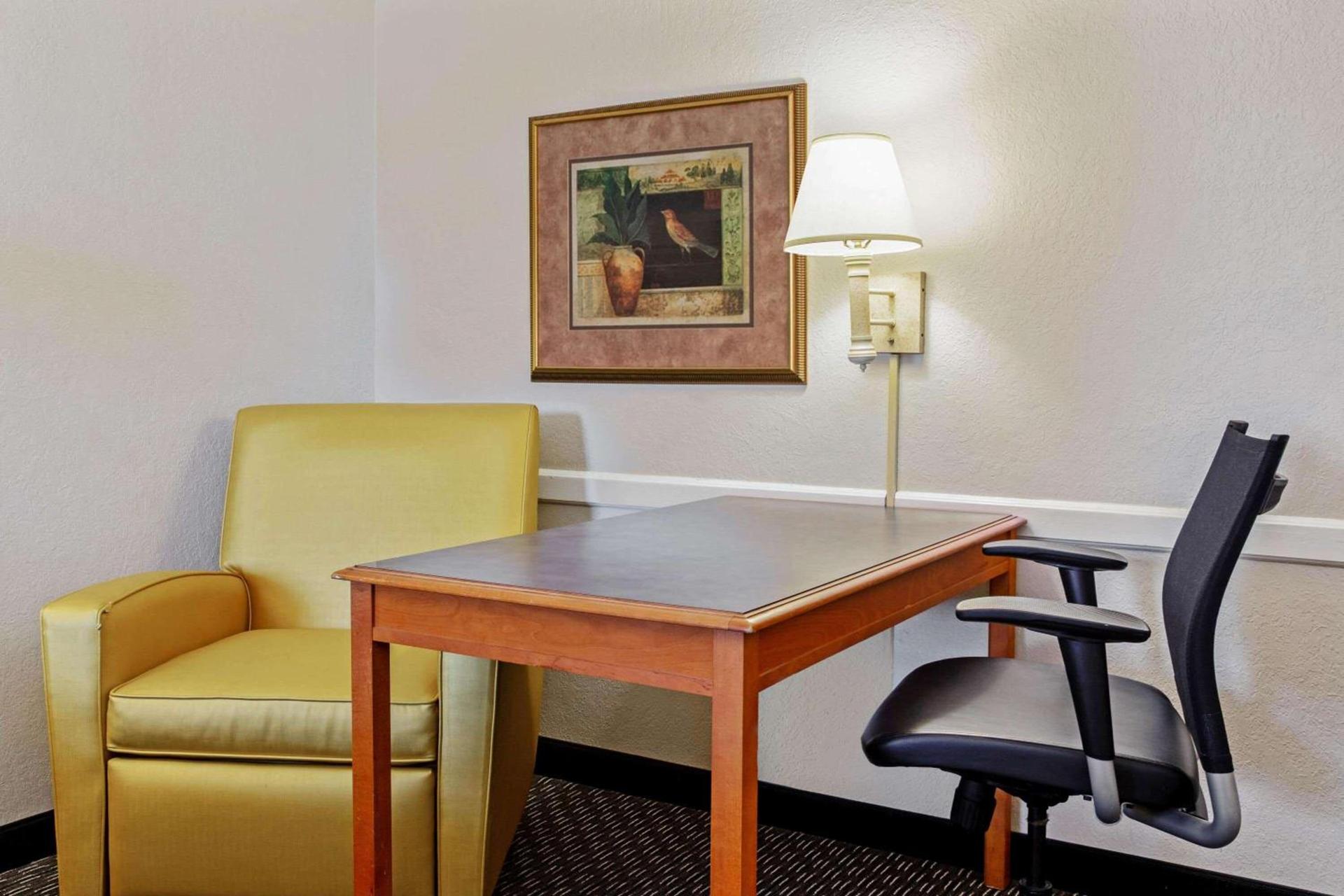 La Quinta by Wyndham St Petersburg-Clearwater photo 25