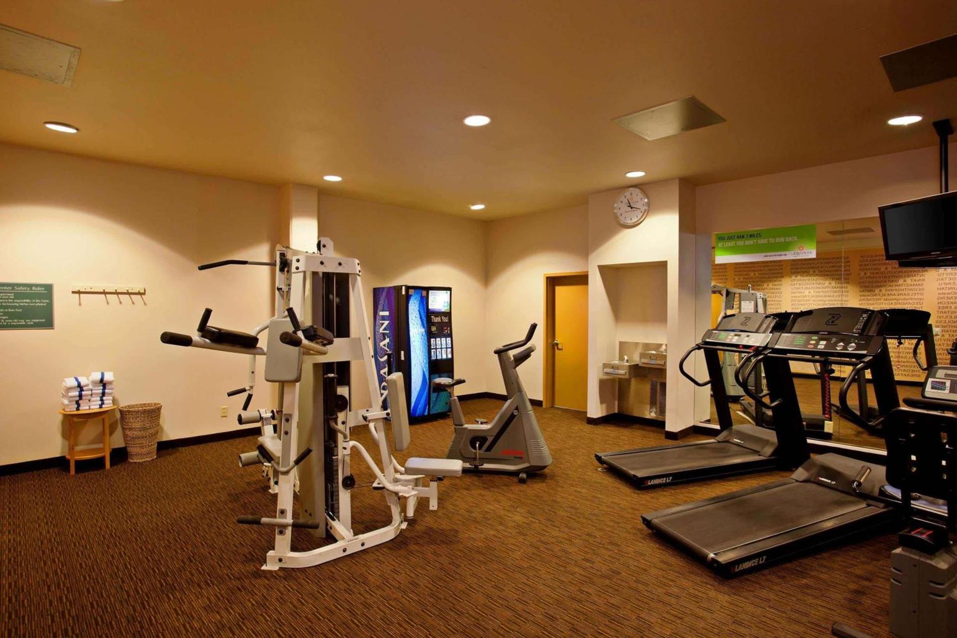 La Quinta Inn & Suites by Wyndham Irvine Spectrum photo 9