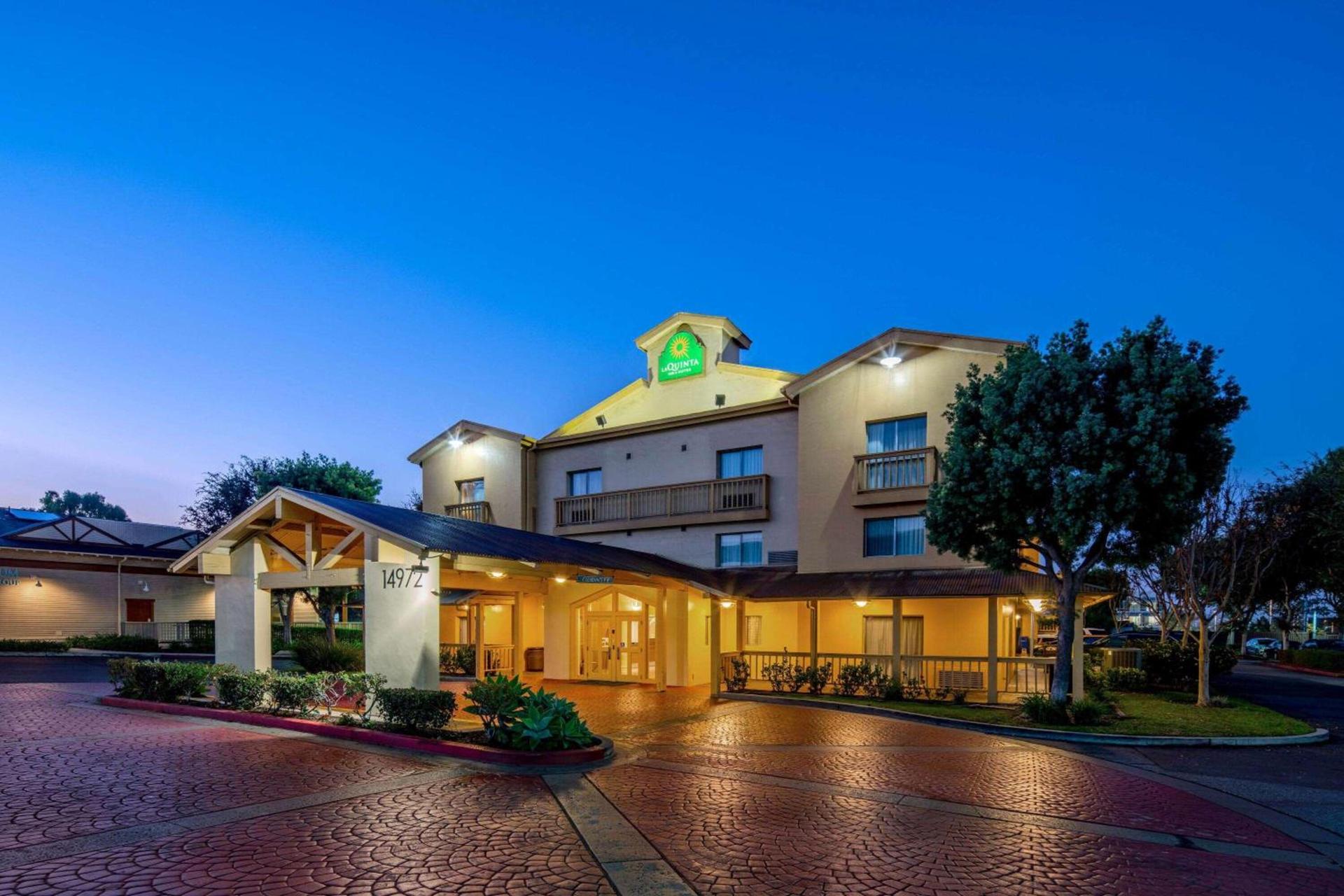 La Quinta Inn & Suites by Wyndham Irvine Spectrum photo 4