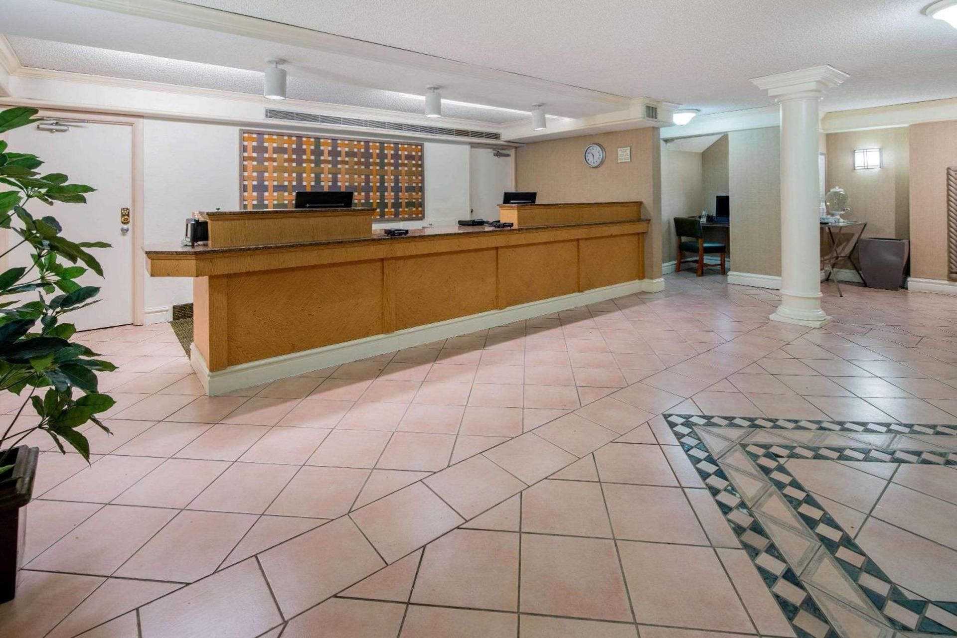 La Quinta Inn & Suites by Wyndham Irvine Spectrum photo 7