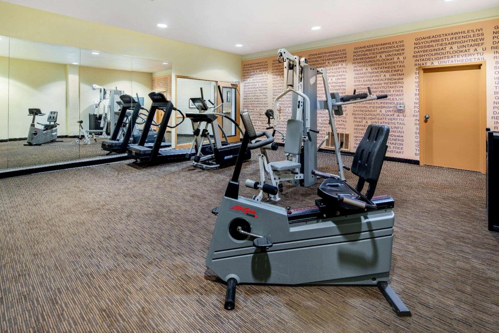 La Quinta Inn & Suites by Wyndham Irvine Spectrum photo 10
