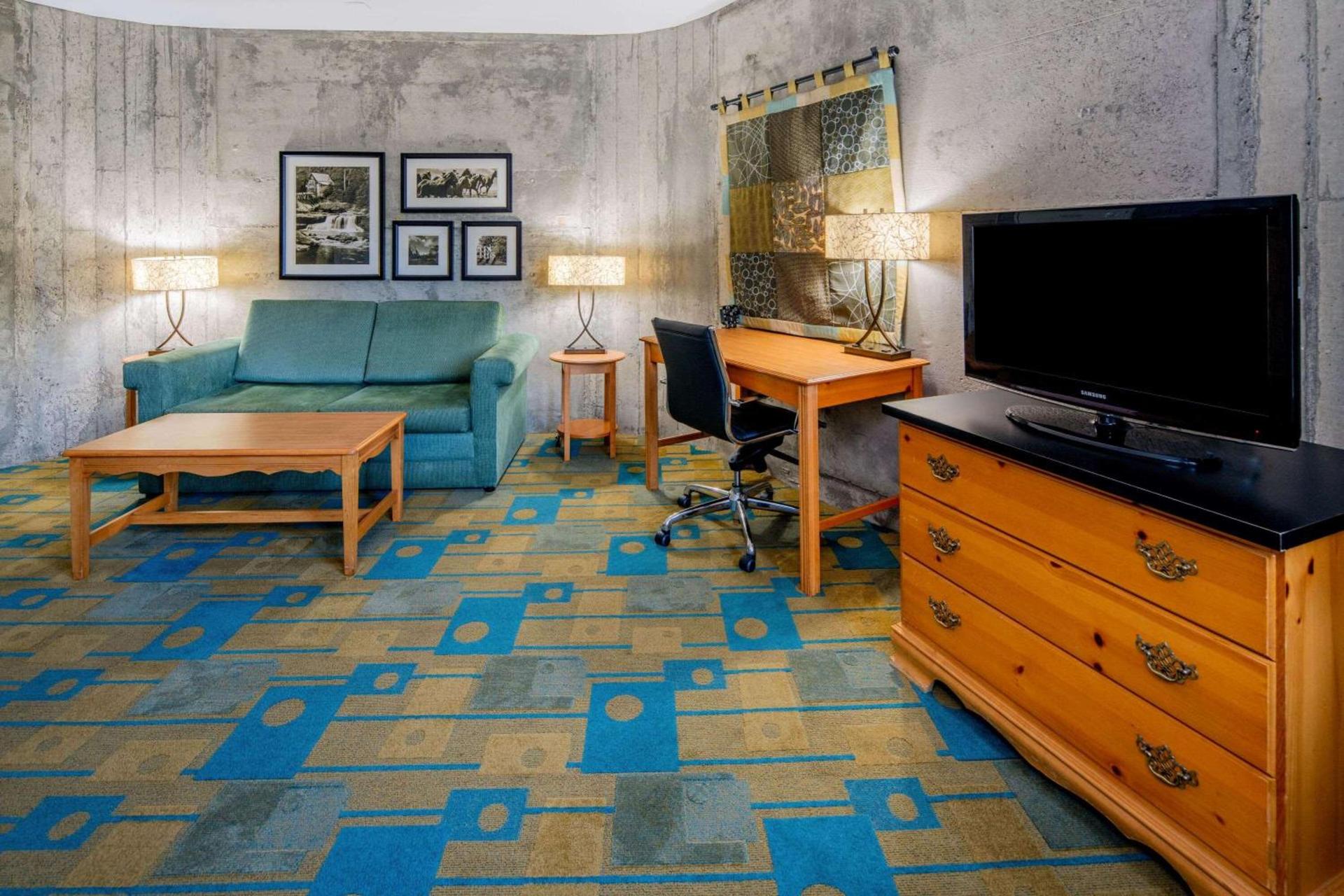 La Quinta Inn & Suites by Wyndham Irvine Spectrum photo 14