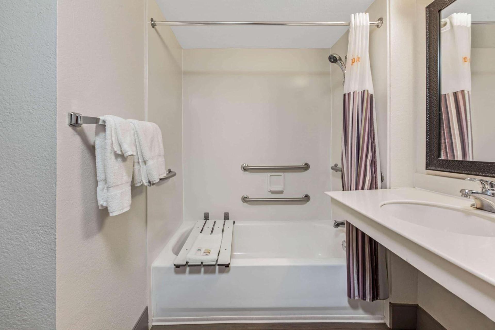 La Quinta Inn by Wyndham Miami Airport North photo 41