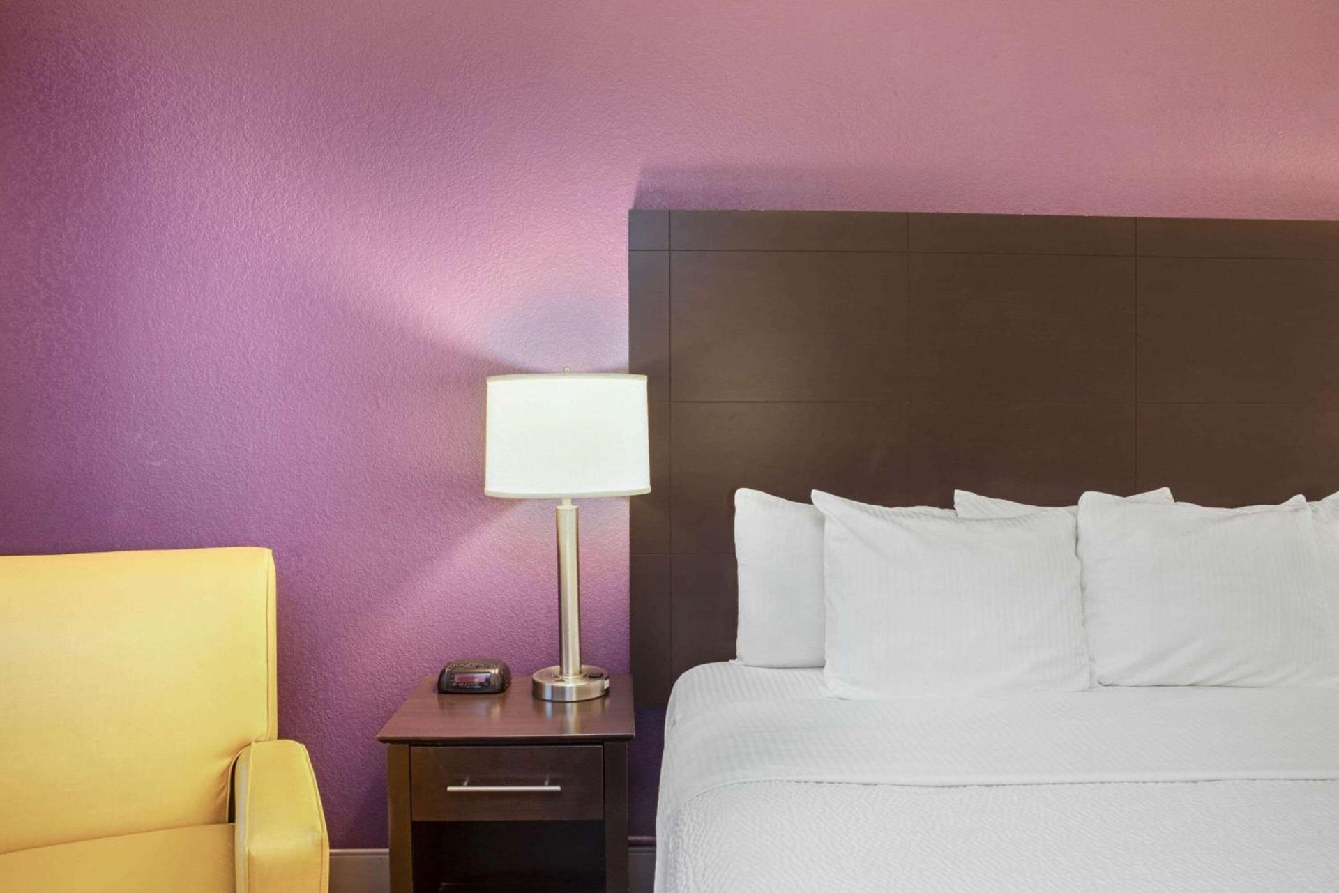 La Quinta Inn by Wyndham Miami Airport North photo 38