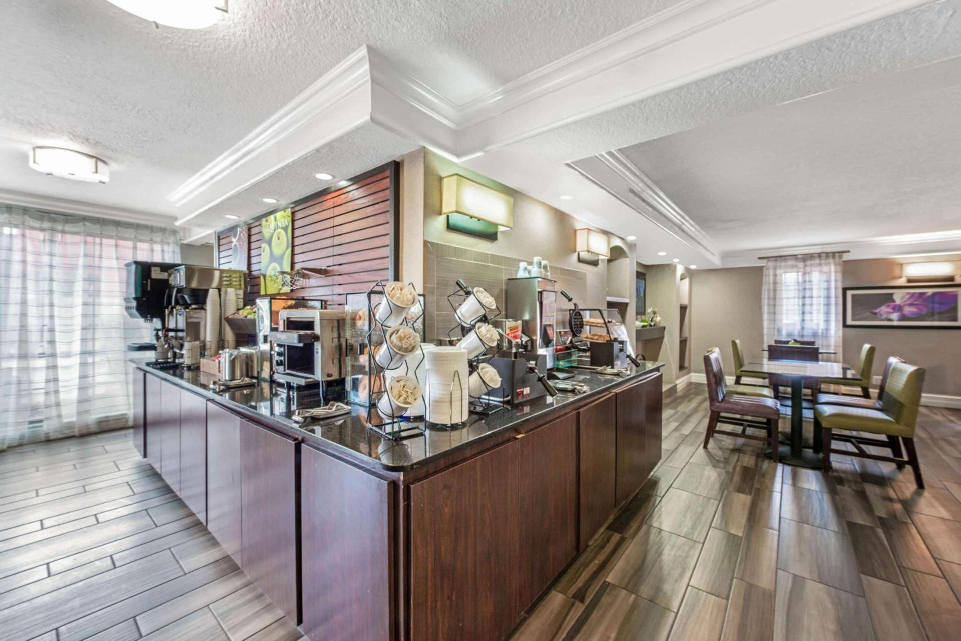 La Quinta Inn by Wyndham Miami Airport North photo 48