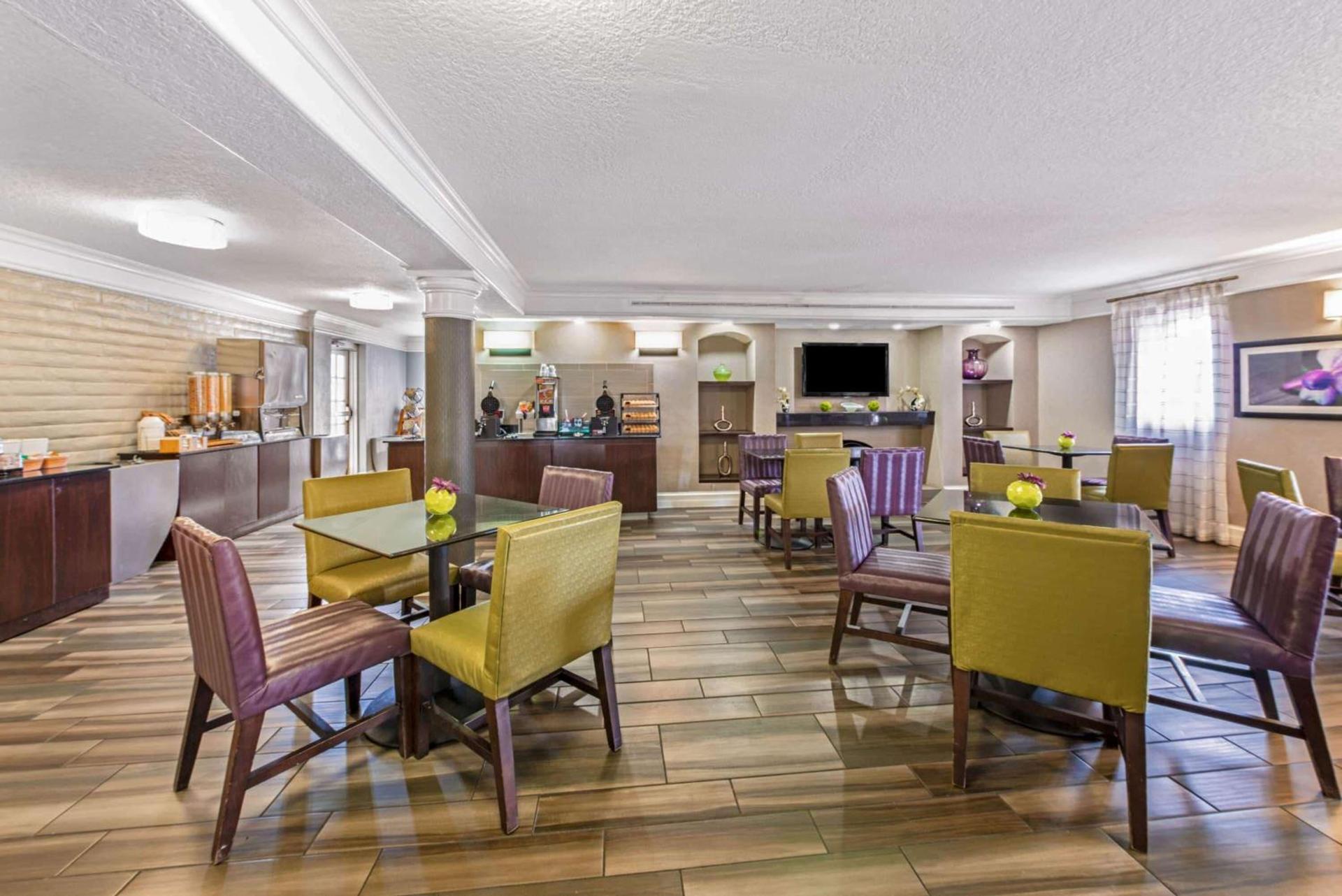 La Quinta Inn by Wyndham Miami Airport North photo 56