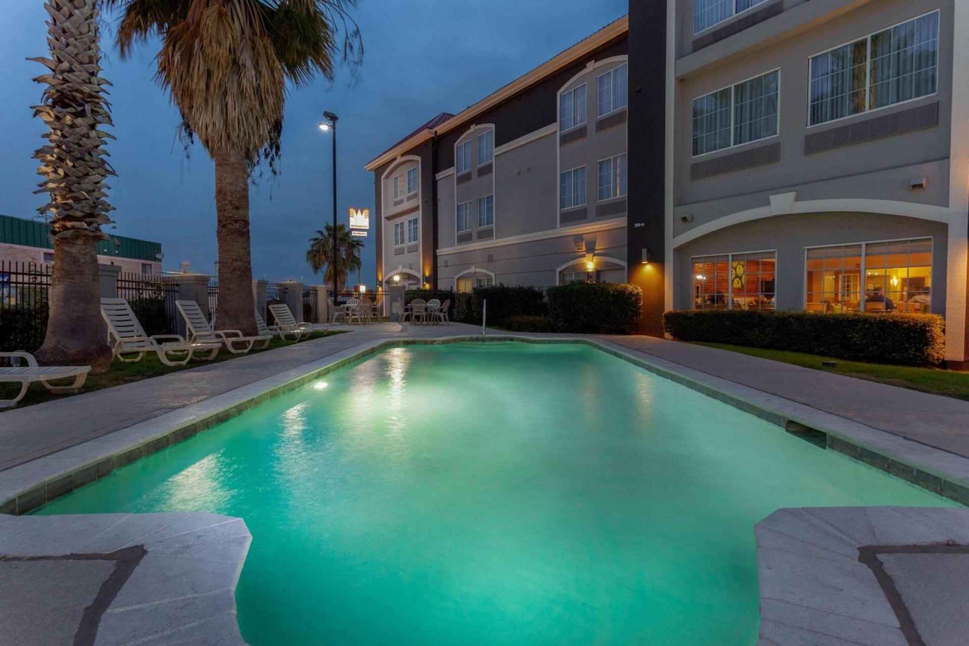 La Quinta by Wyndham Seguin photo 8