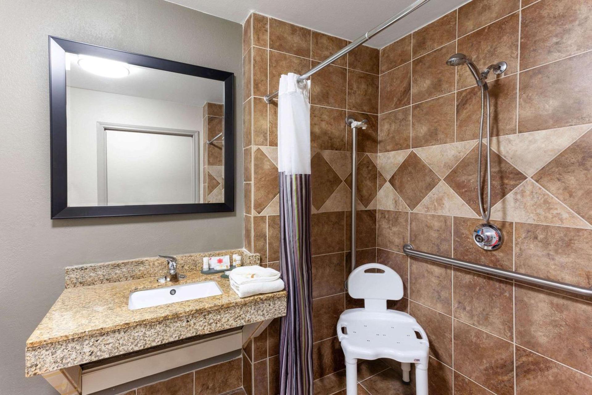 La Quinta by Wyndham Seguin photo 11