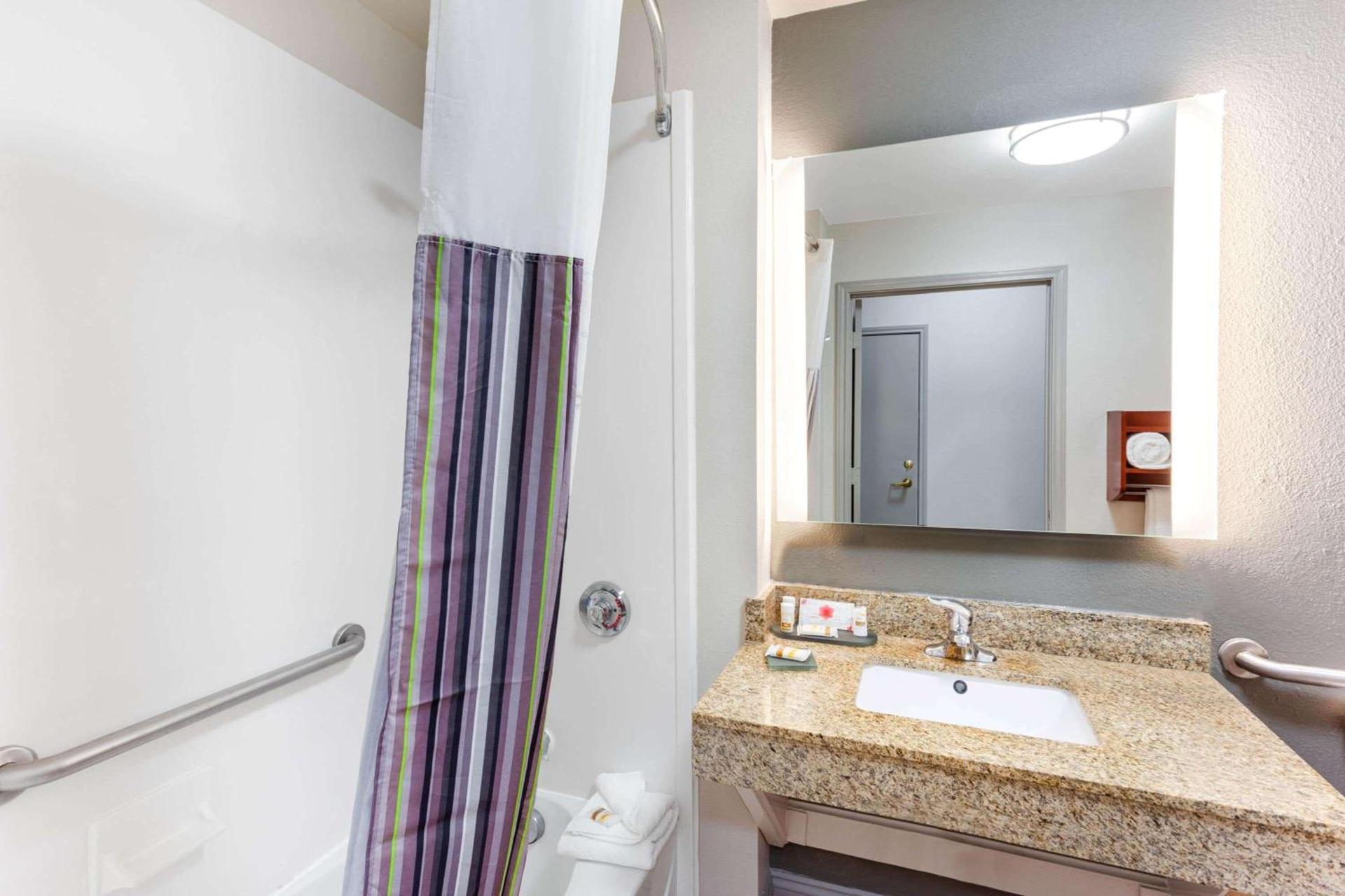 La Quinta by Wyndham Seguin photo 15
