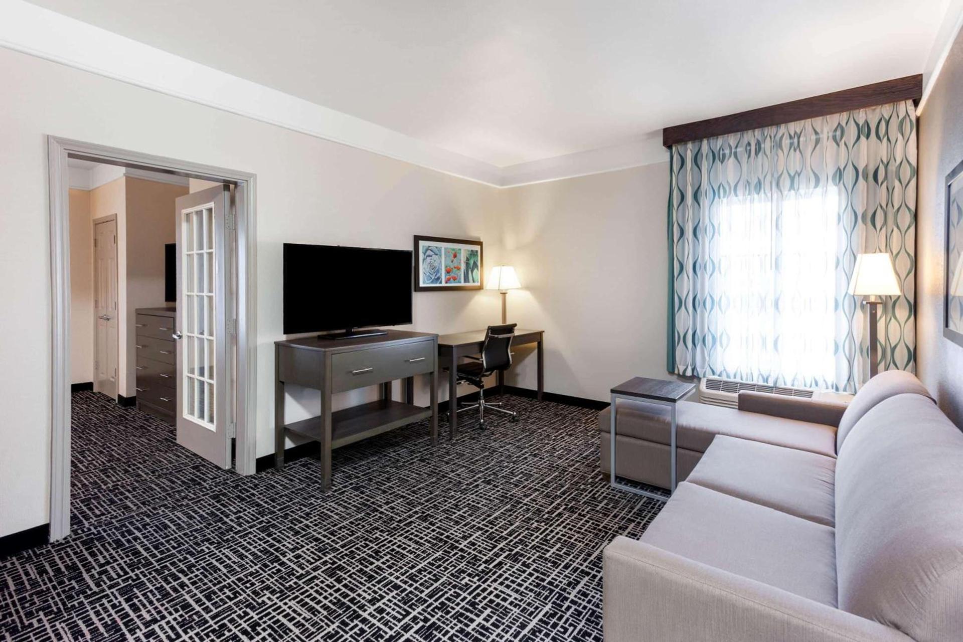 La Quinta by Wyndham Seguin photo 16