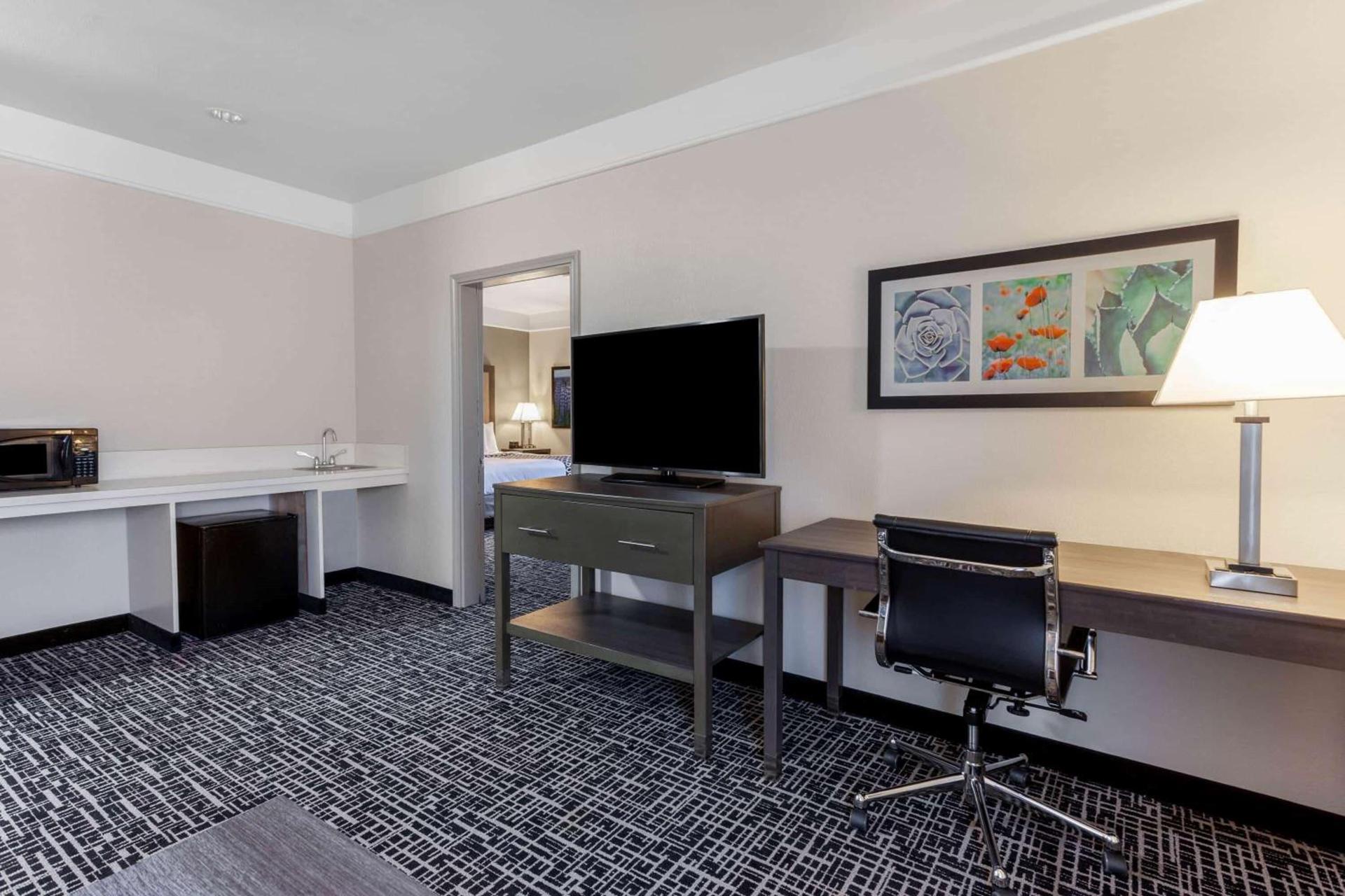 La Quinta by Wyndham Seguin photo 17