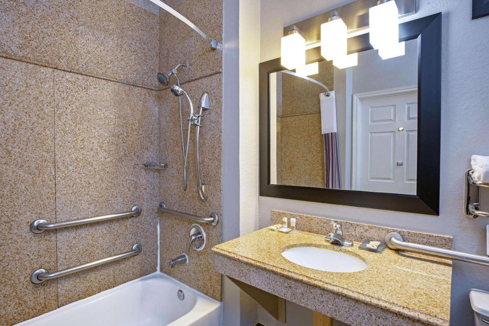La Quinta by Wyndham Pearland photo 47