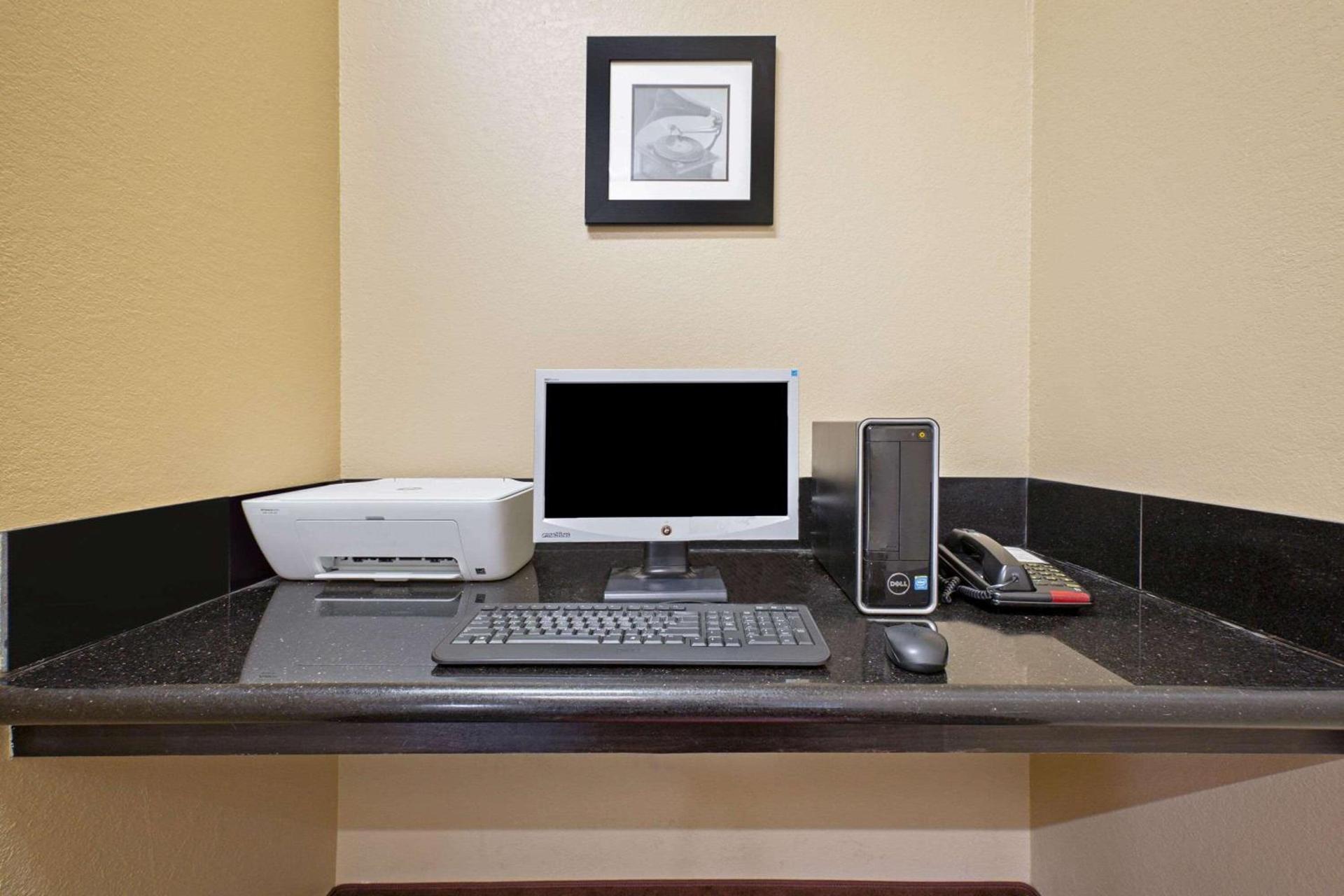 La Quinta by Wyndham Pearland photo 56