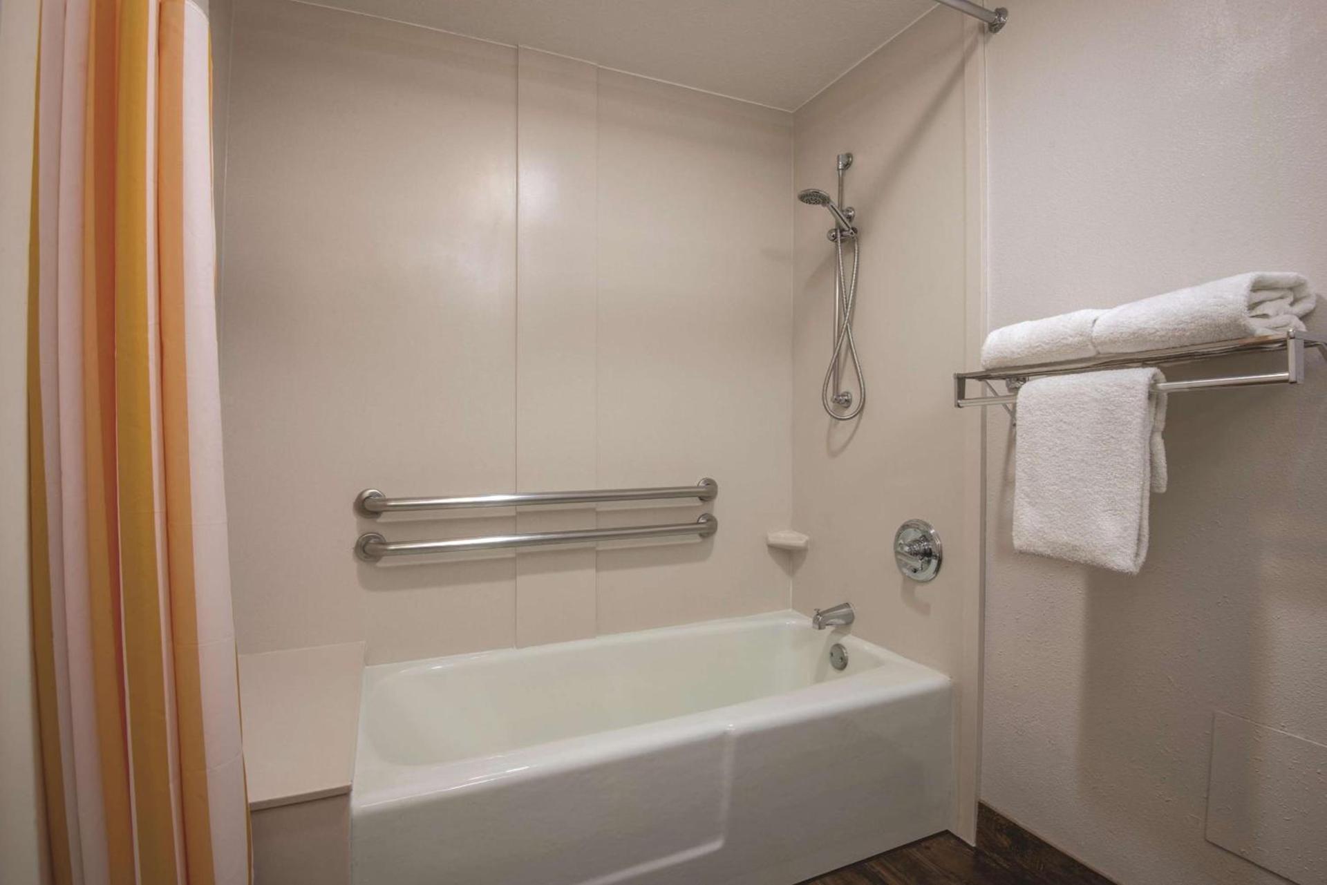 Mountain Valley Inn & Suites photo 29