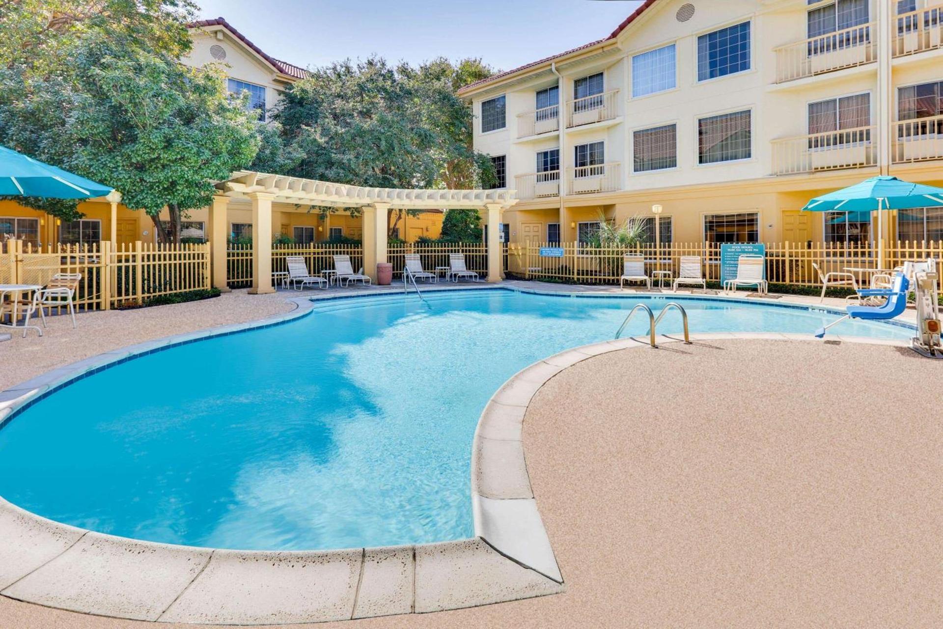 La Quinta by Wyndham Dallas - Addison Galleria photo 42
