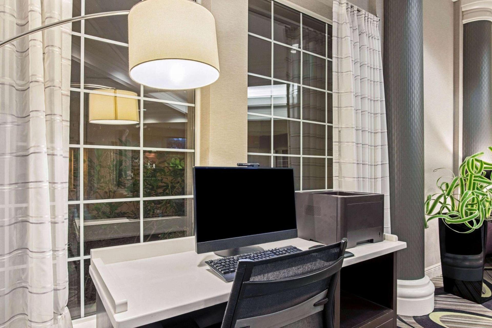 La Quinta by Wyndham Birmingham Homewood photo 43