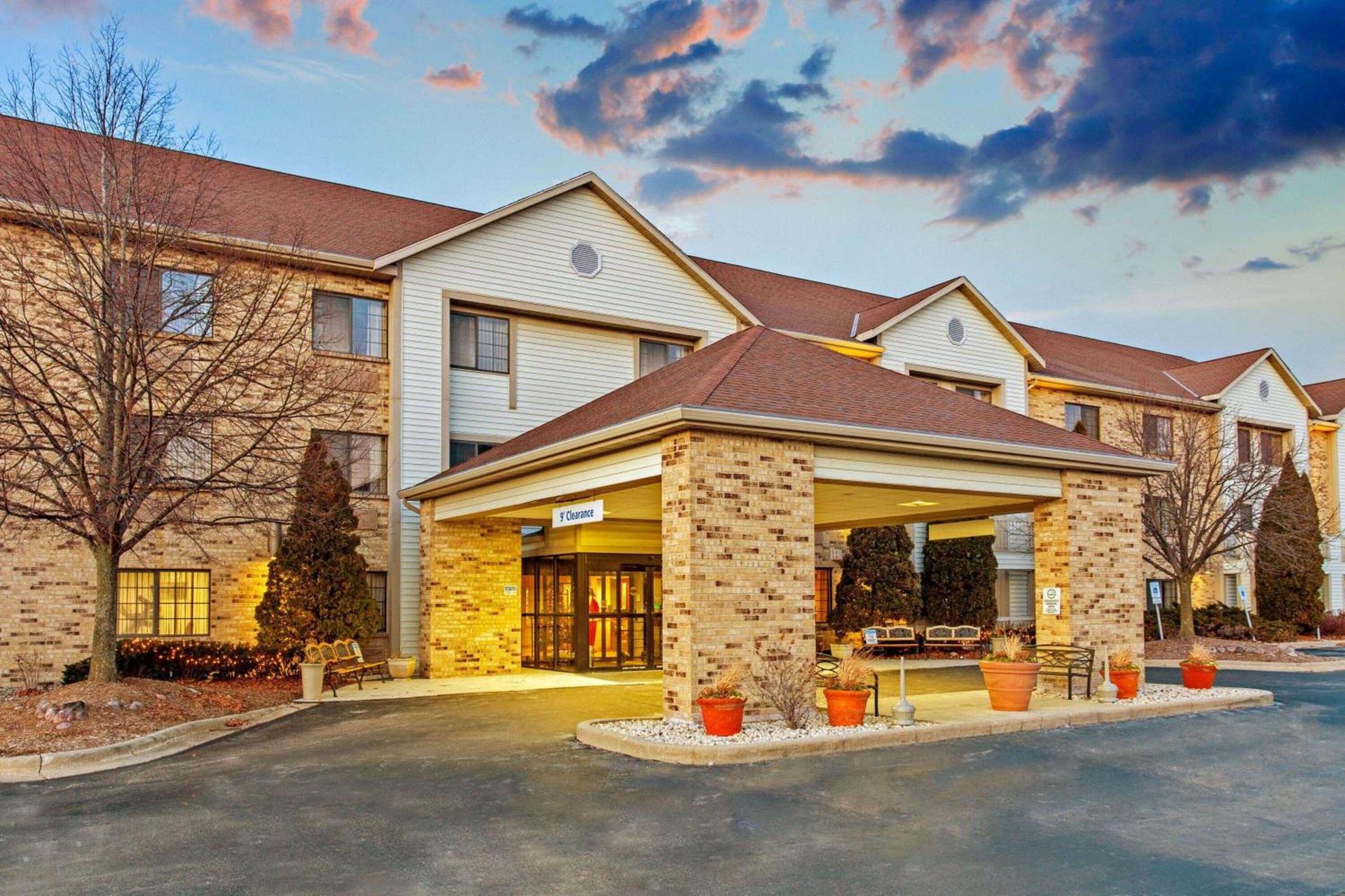 La Quinta by Wyndham Milwaukee Delafield photo 4