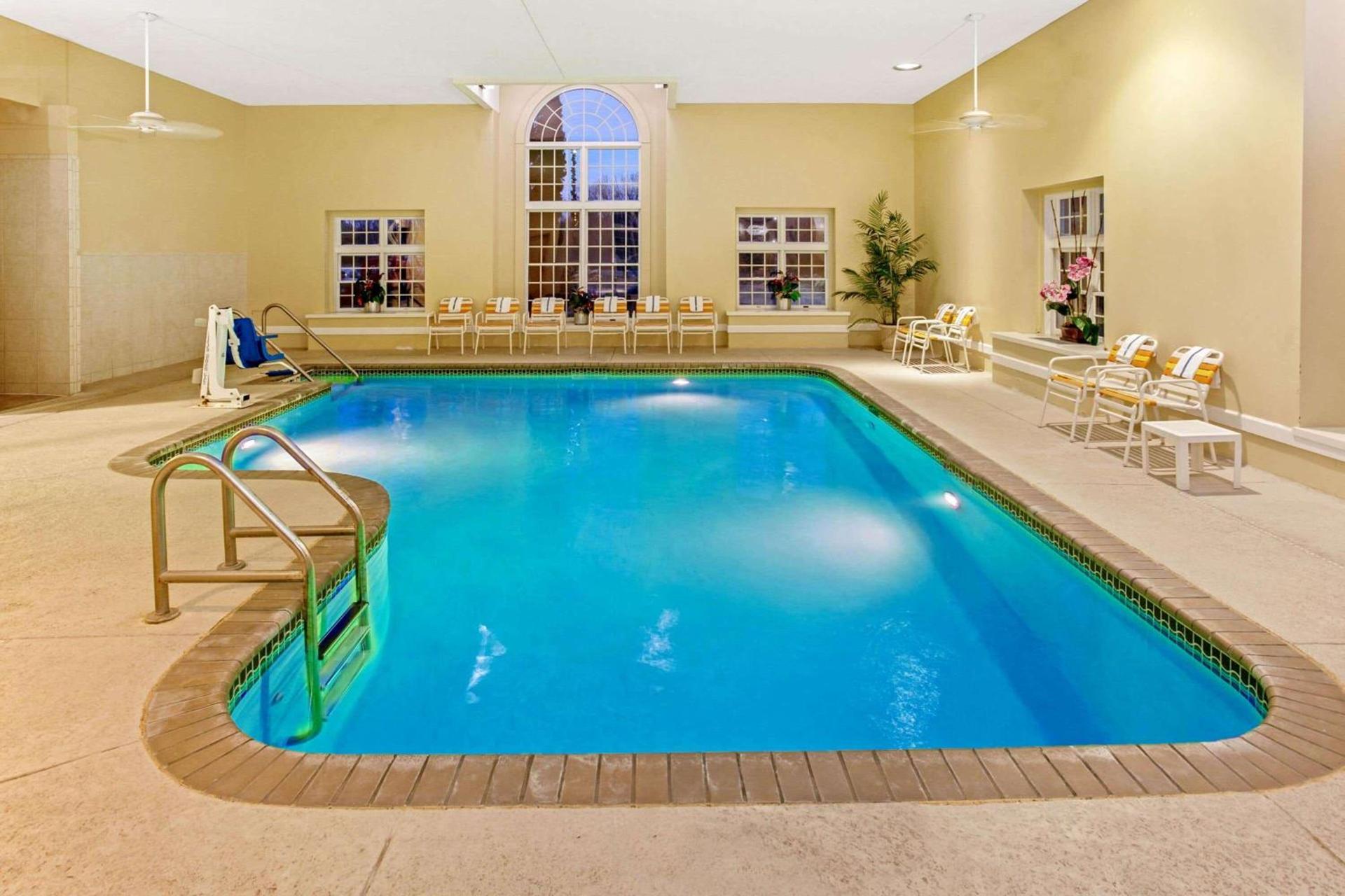 La Quinta by Wyndham Milwaukee Delafield photo 9