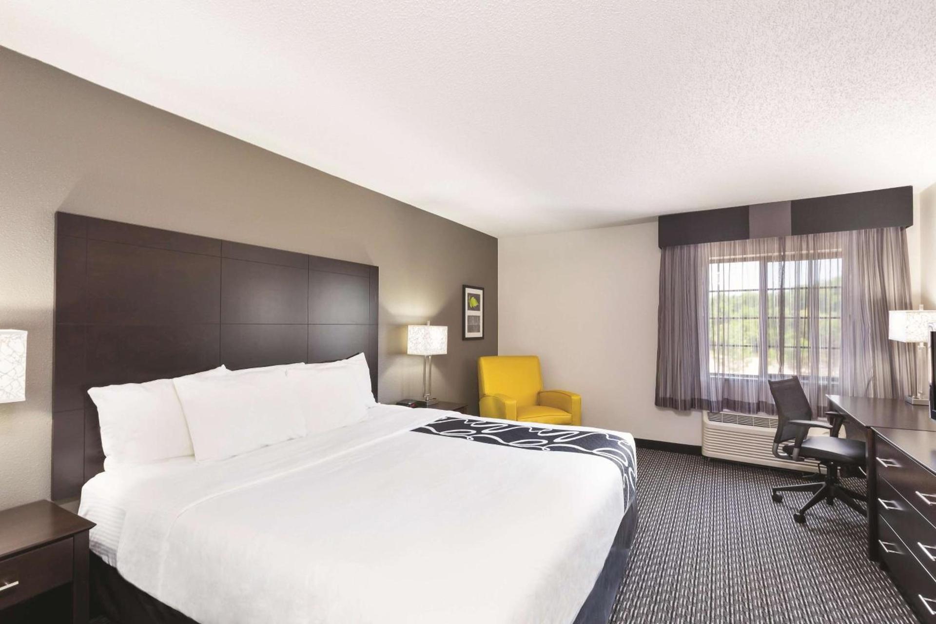 La Quinta by Wyndham Milwaukee Delafield photo 15