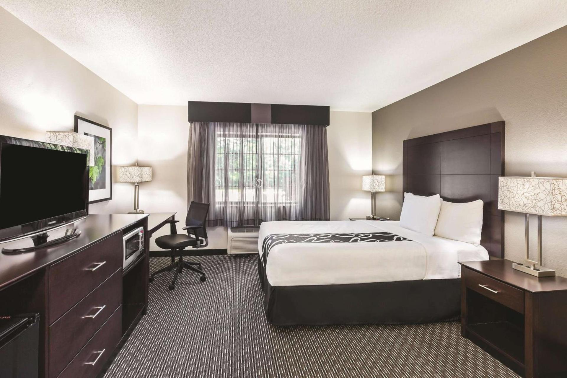 La Quinta by Wyndham Milwaukee Delafield photo 16