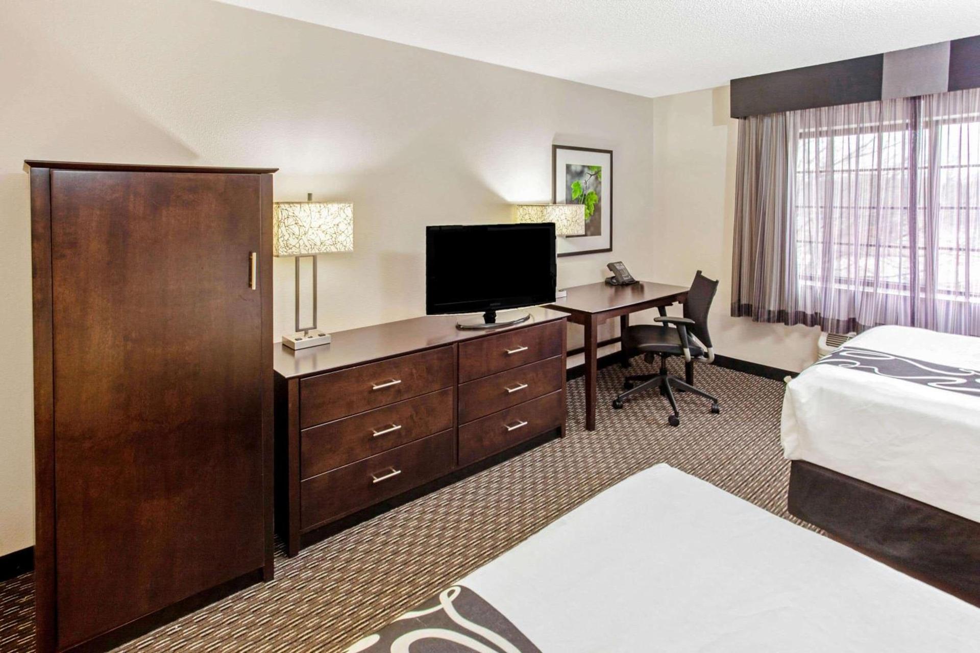 La Quinta by Wyndham Milwaukee Delafield photo 20