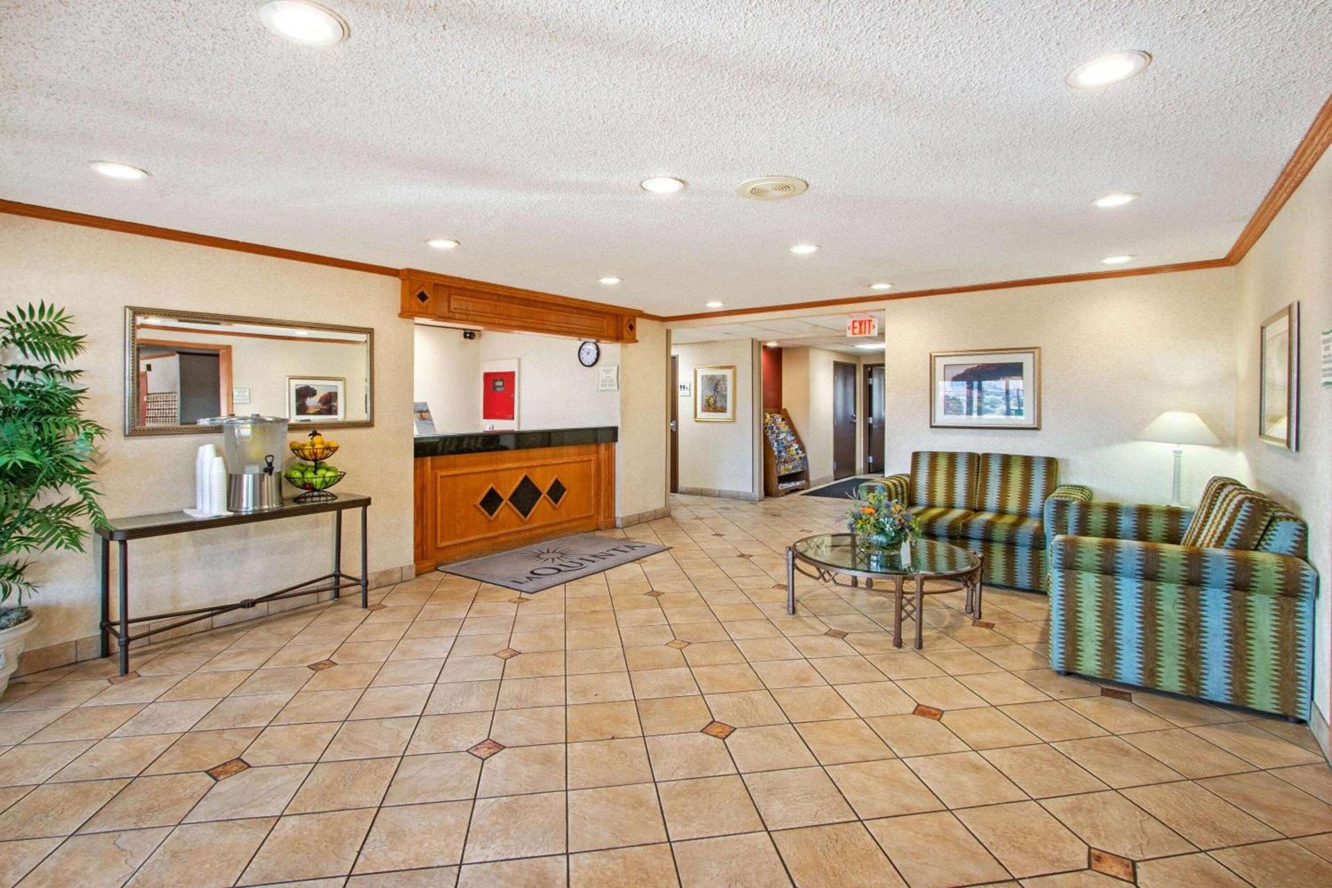 La Quinta by Wyndham Albuquerque Journal Ctr NW photo 5