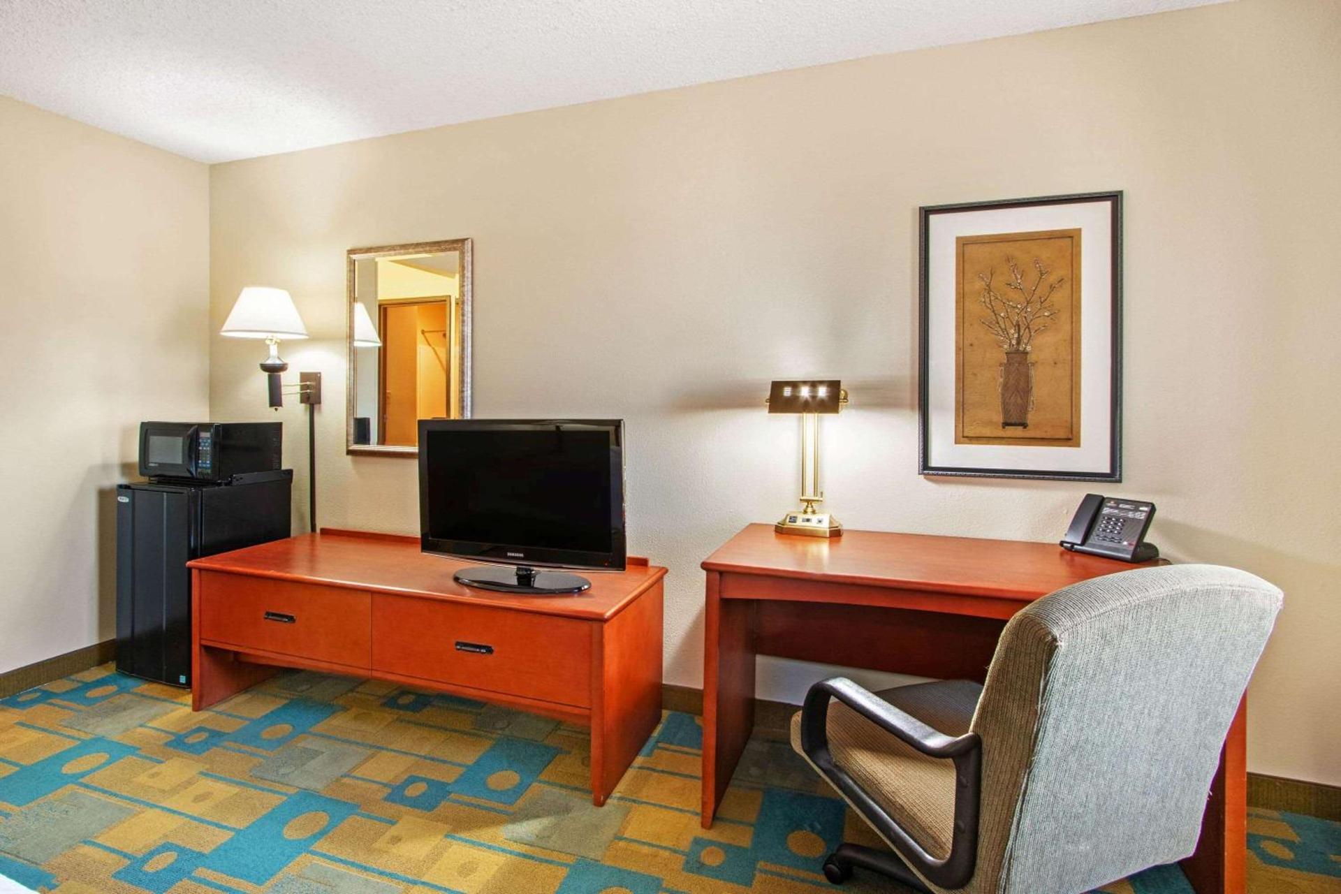 La Quinta by Wyndham Albuquerque Journal Ctr NW photo 17