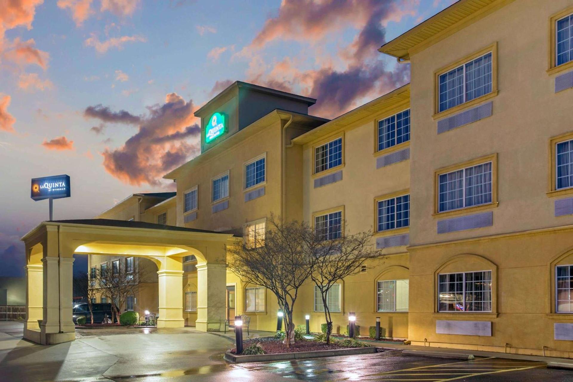 La Quinta by Wyndham Fort Smith photo 3