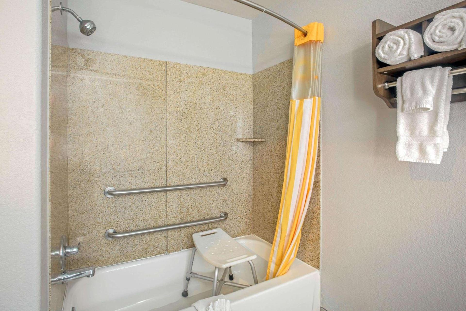 La Quinta by Wyndham Fort Smith photo 7