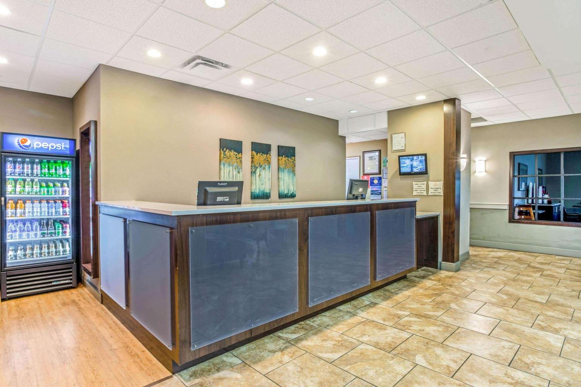 La Quinta by Wyndham Biloxi photo 8