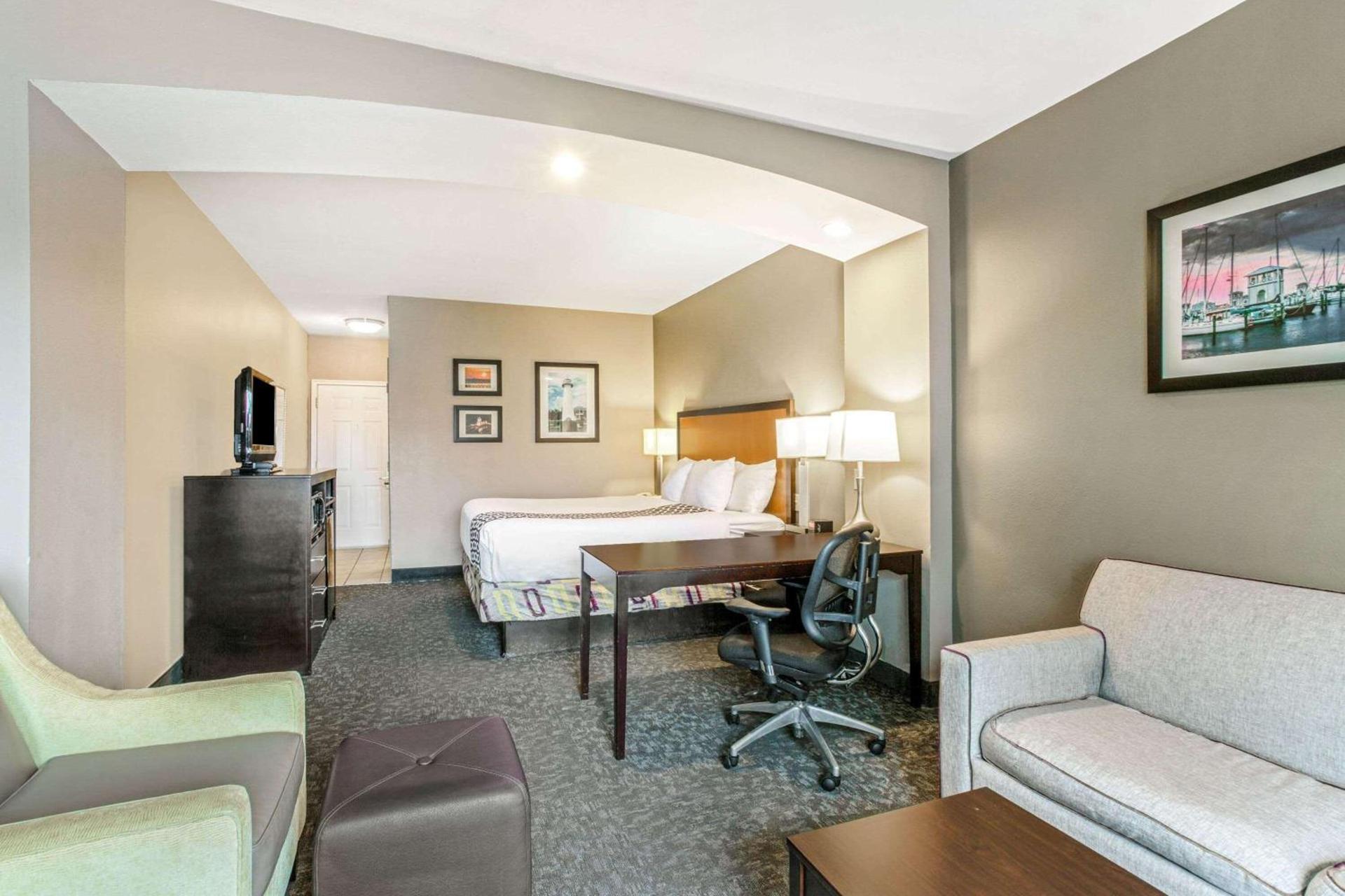 La Quinta by Wyndham Biloxi photo 28