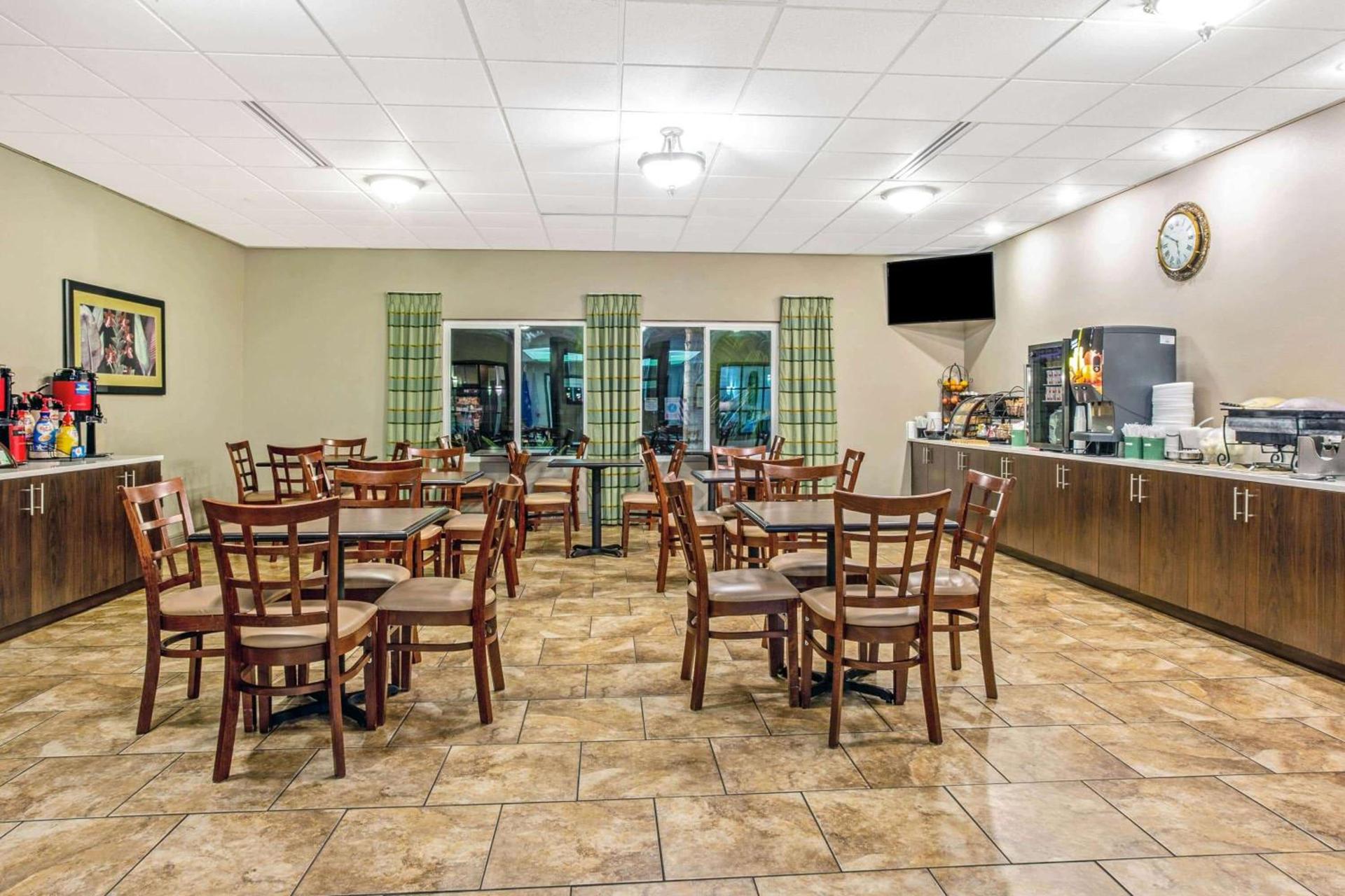 La Quinta by Wyndham Biloxi photo 34