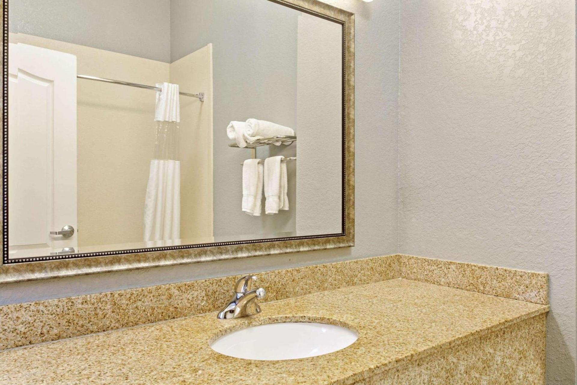 Stay Express Inn & Suites - Mobile, Al photo 33
