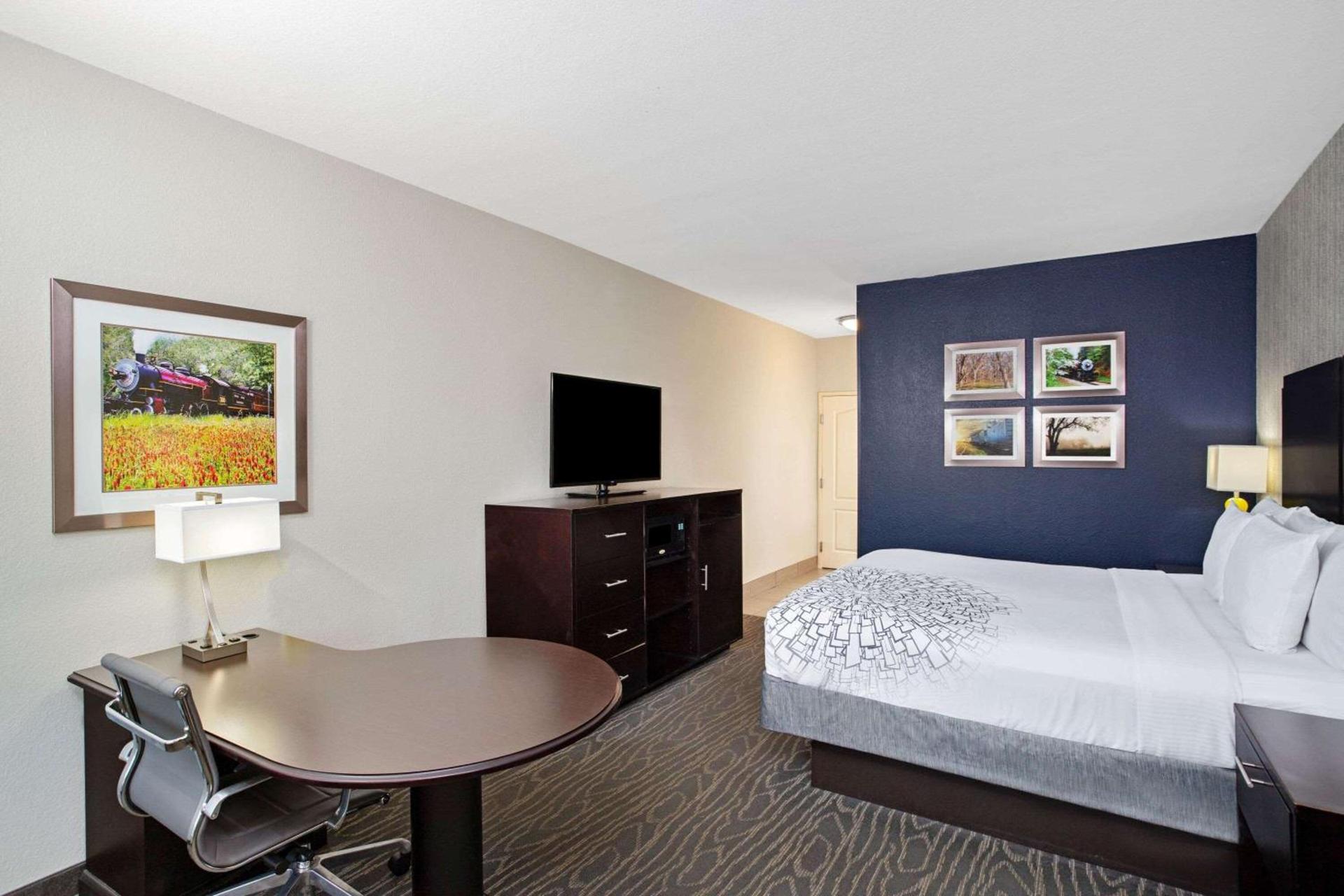 La Quinta by Wyndham Palestine photo 4