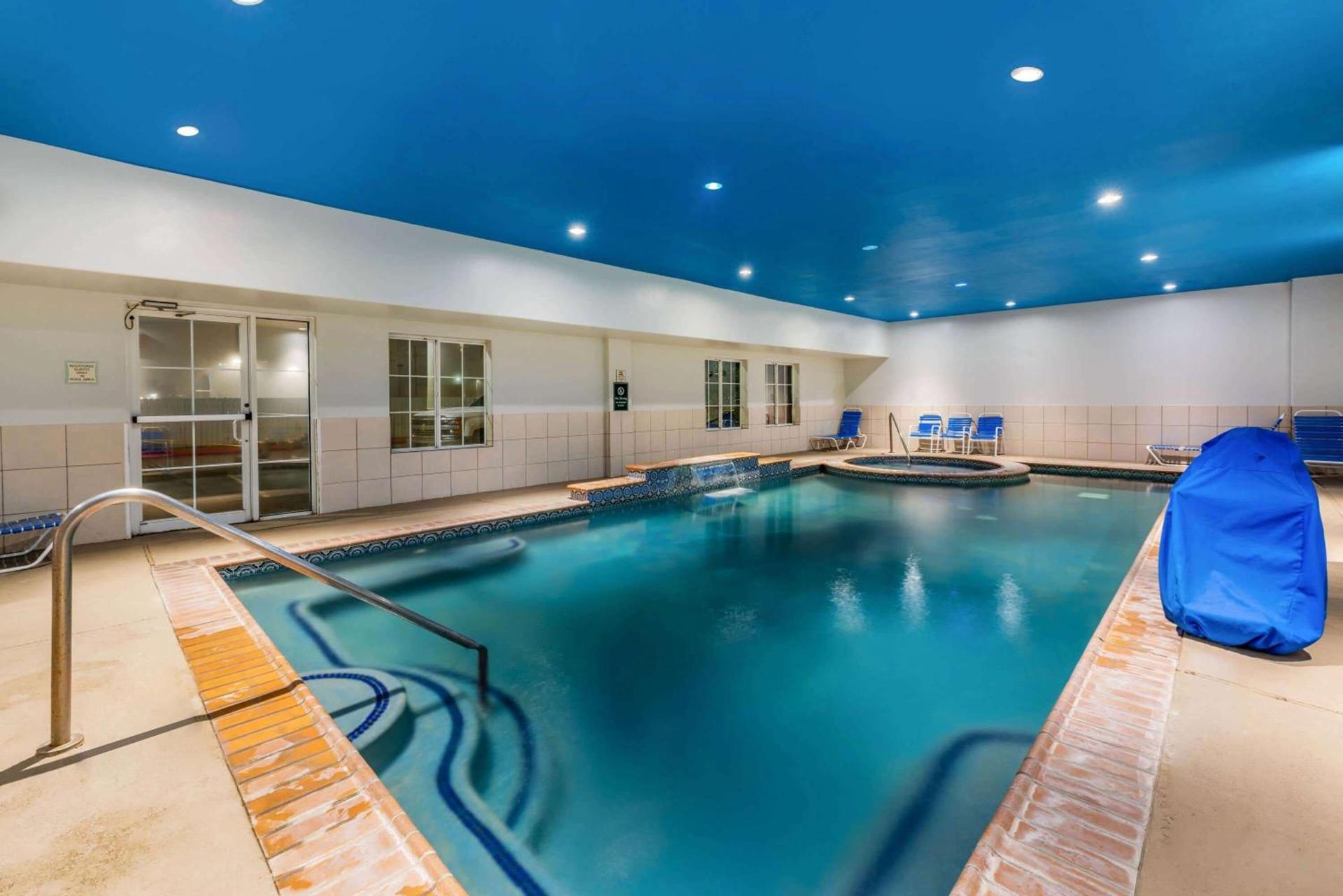La Quinta by Wyndham Orange photo 22