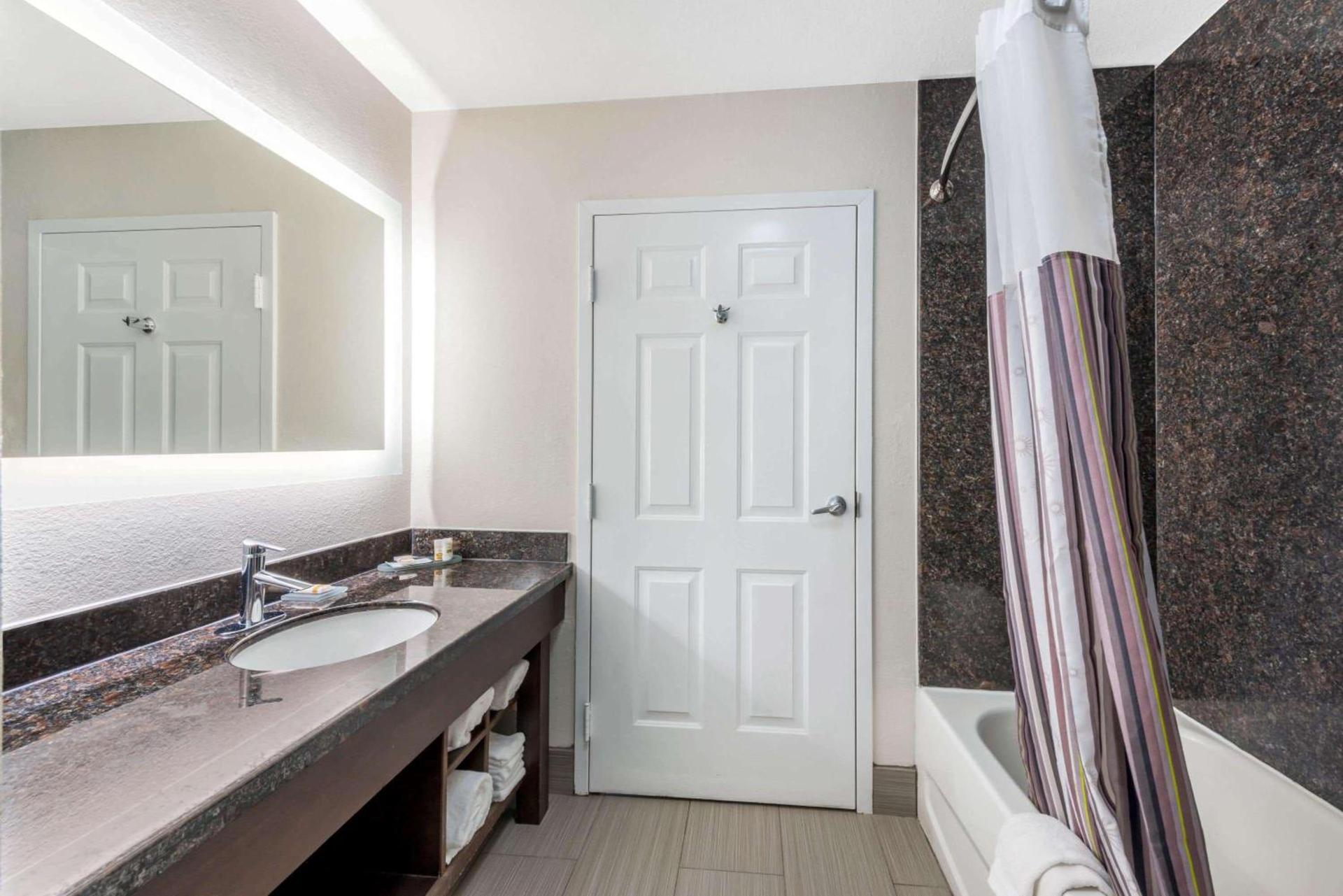 La Quinta by Wyndham Orange photo 29