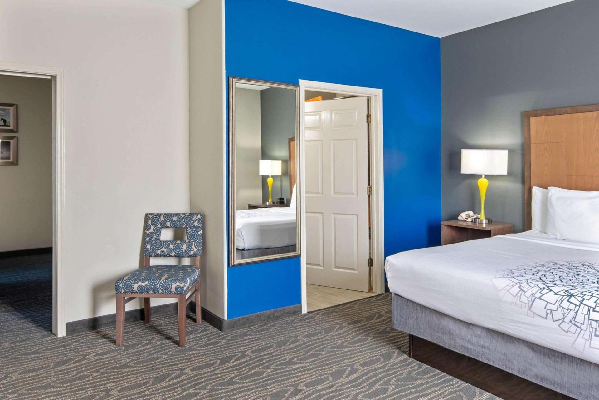 La Quinta Inn & Suites by Wyndham Mercedes Outlet Mall photo 29