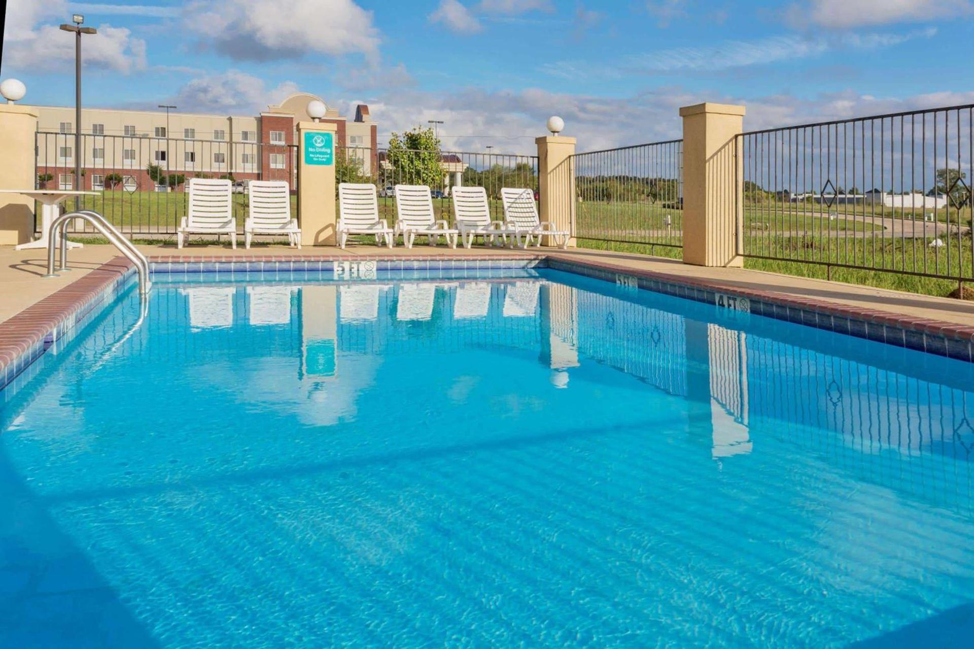 La Quinta by Wyndham Canton MS photo 6