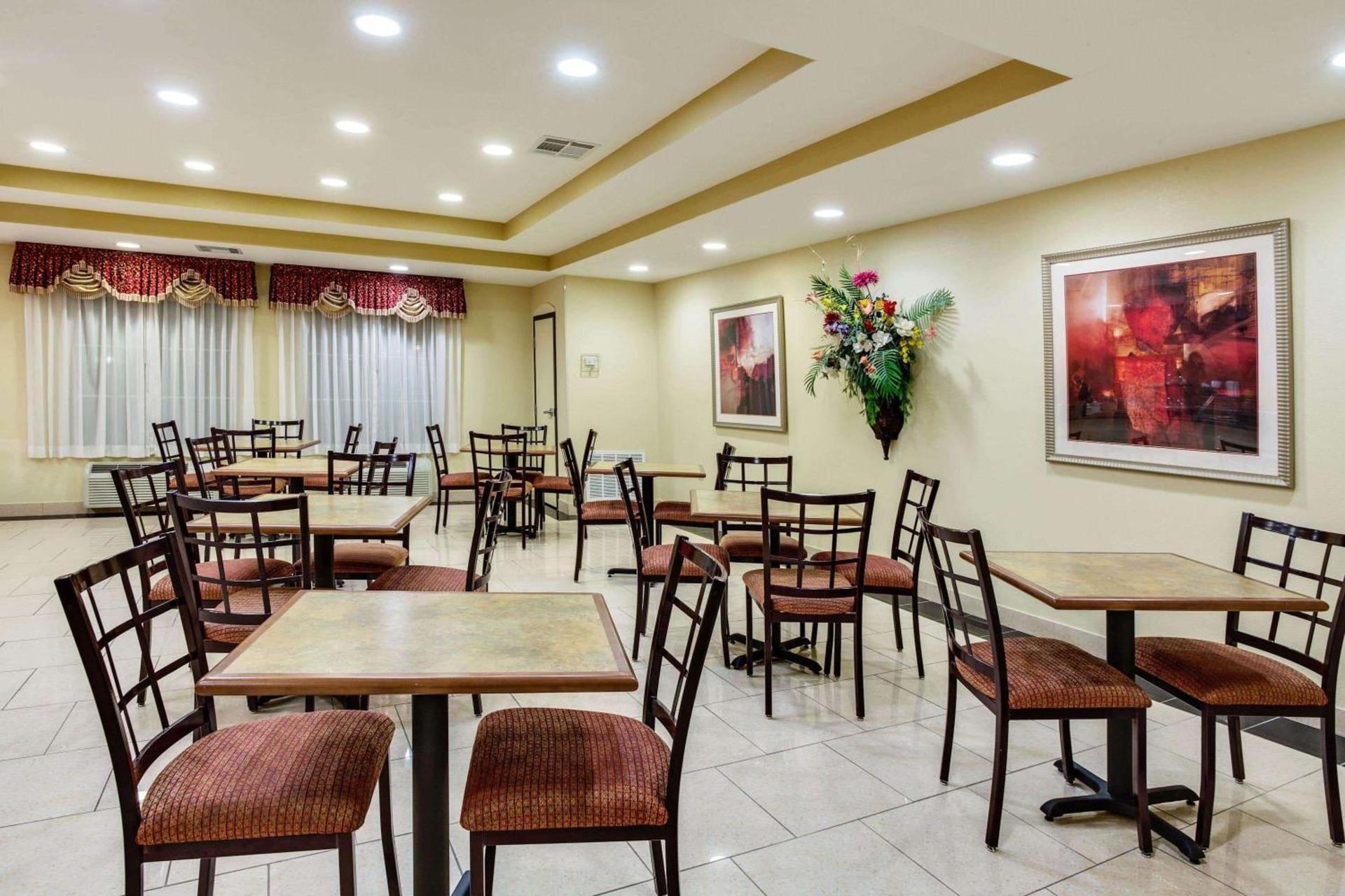 La Quinta by Wyndham Canton MS photo 17
