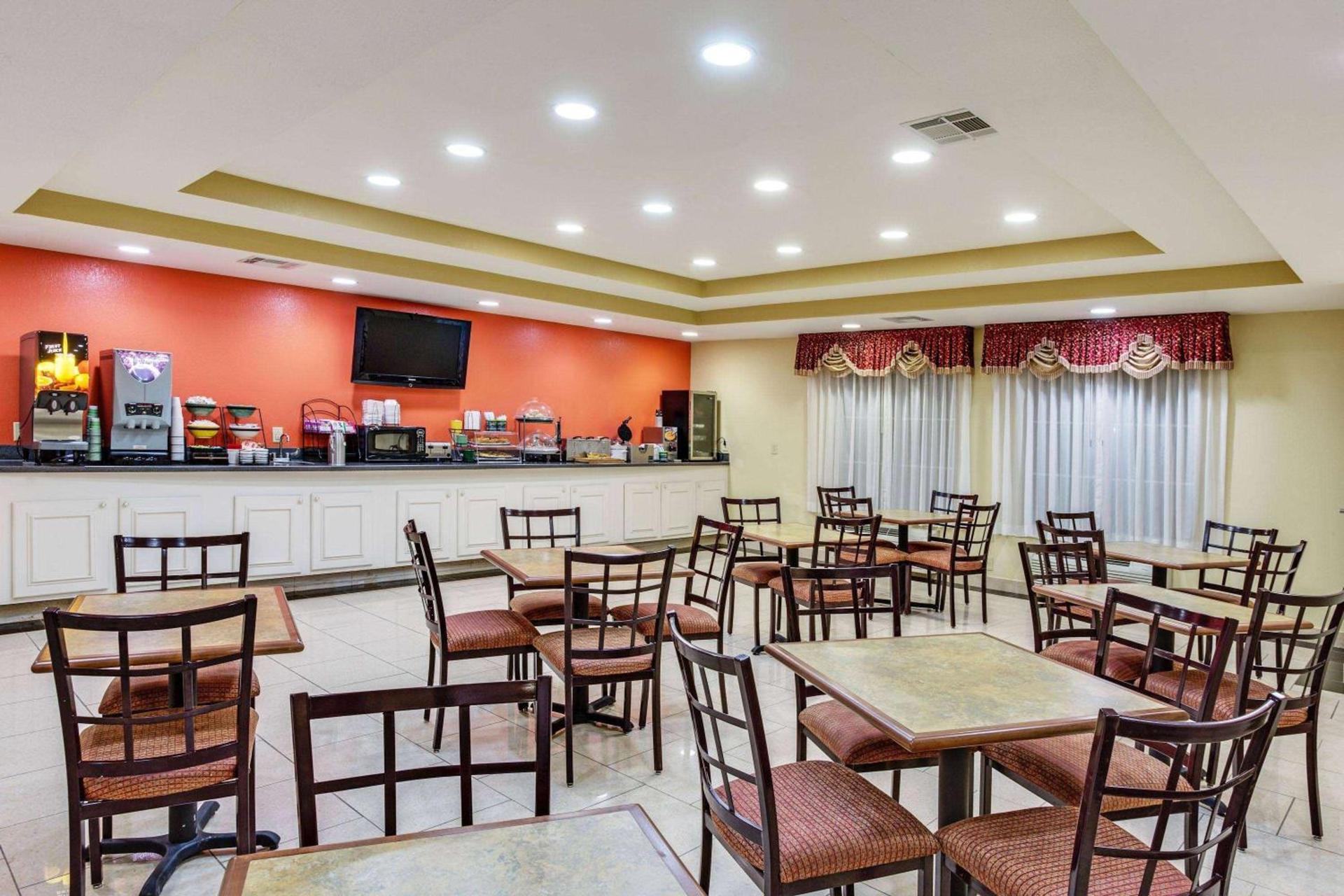 La Quinta by Wyndham Canton MS photo 19