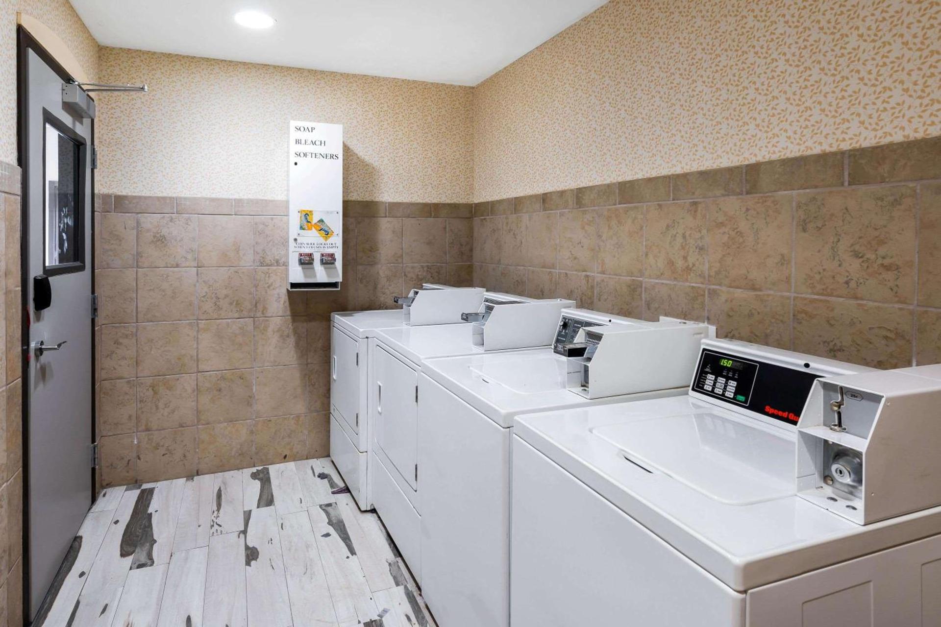 La Quinta by Wyndham Canton MS photo 22