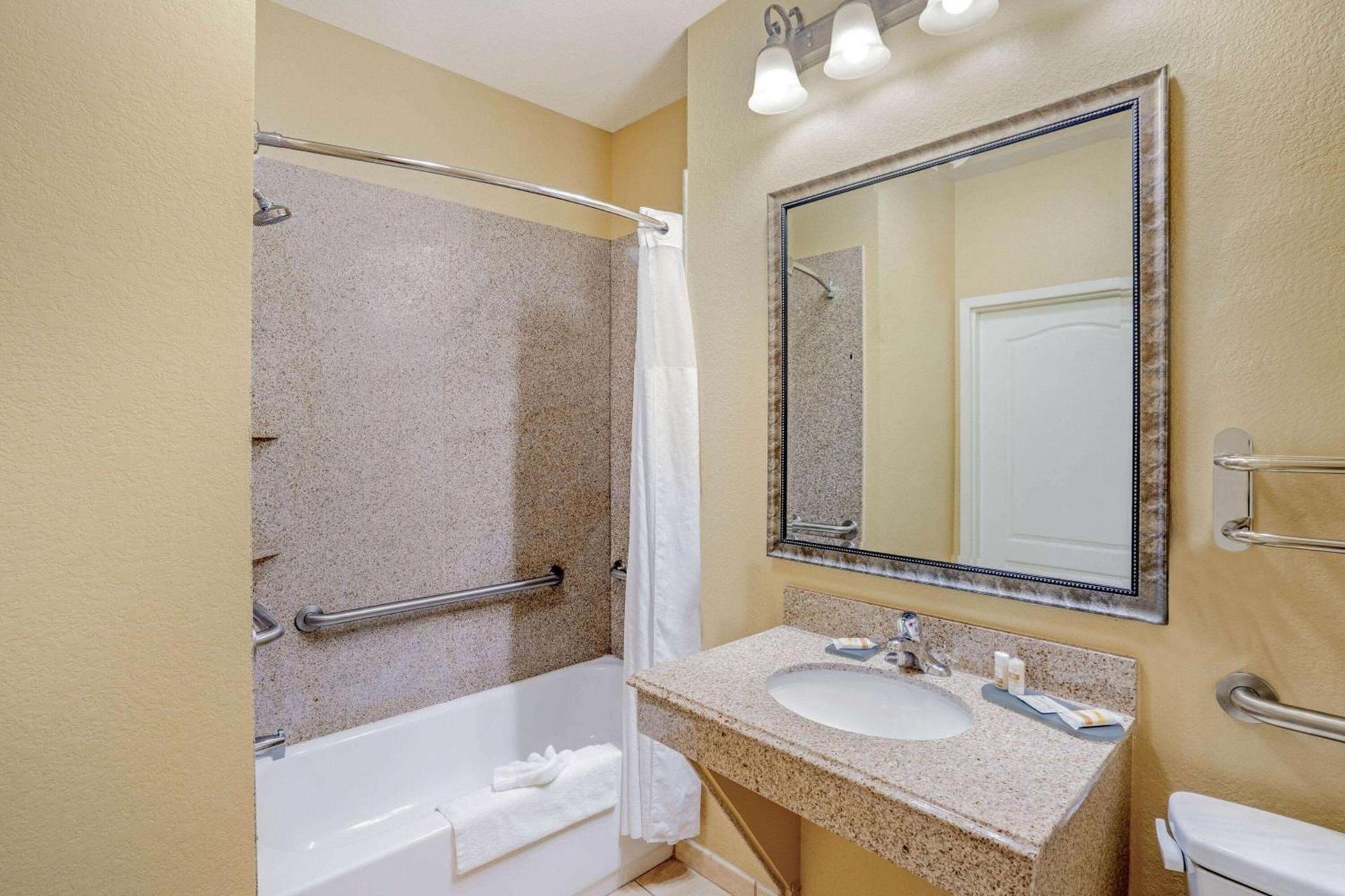 La Quinta by Wyndham Vicksburg photo 38
