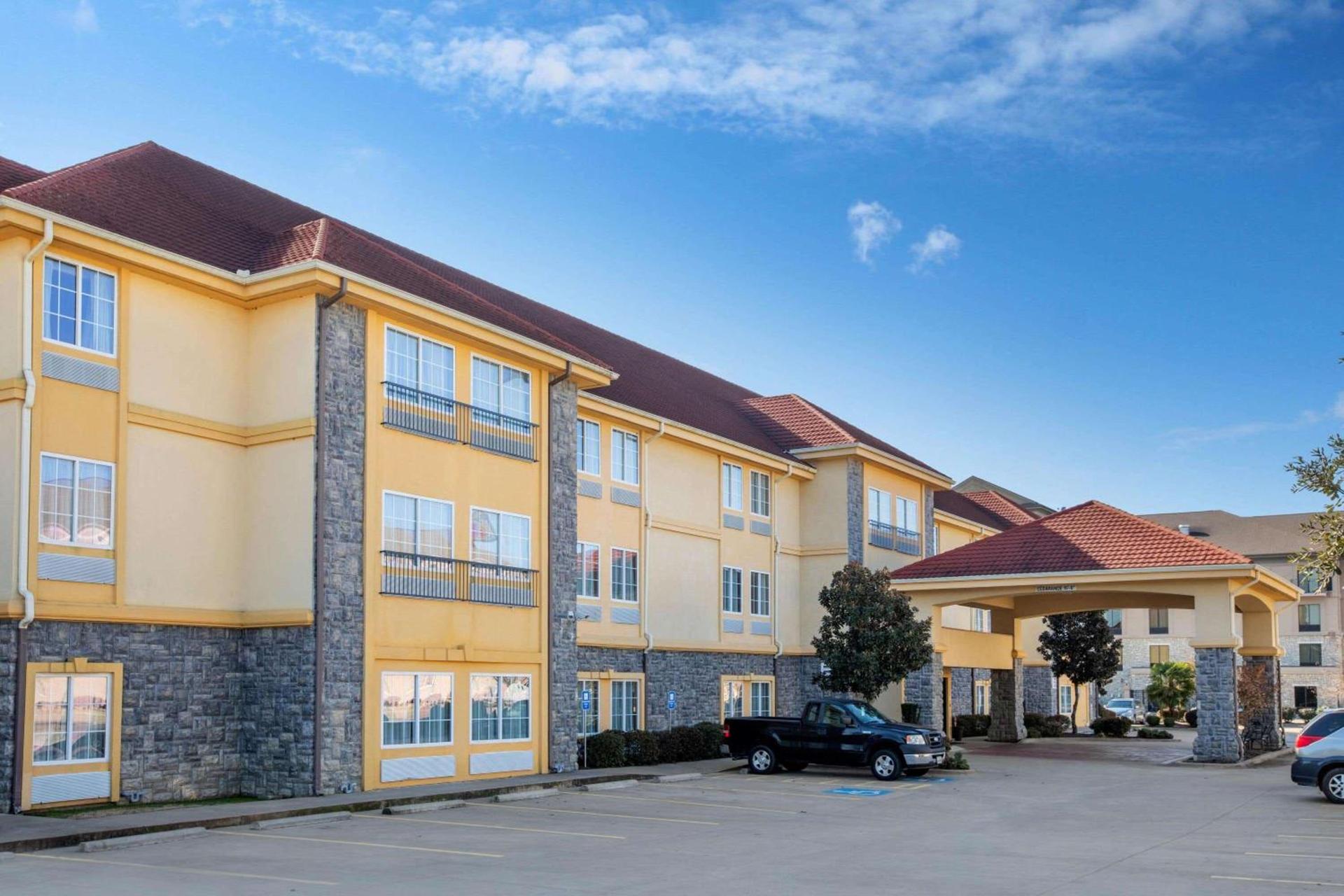 La Quinta by Wyndham Conway photo 2
