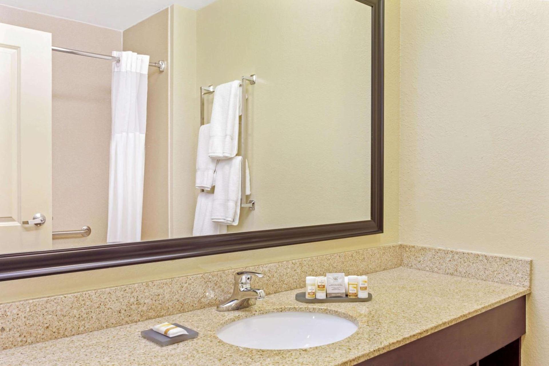 La Quinta by Wyndham Lancaster photo 4