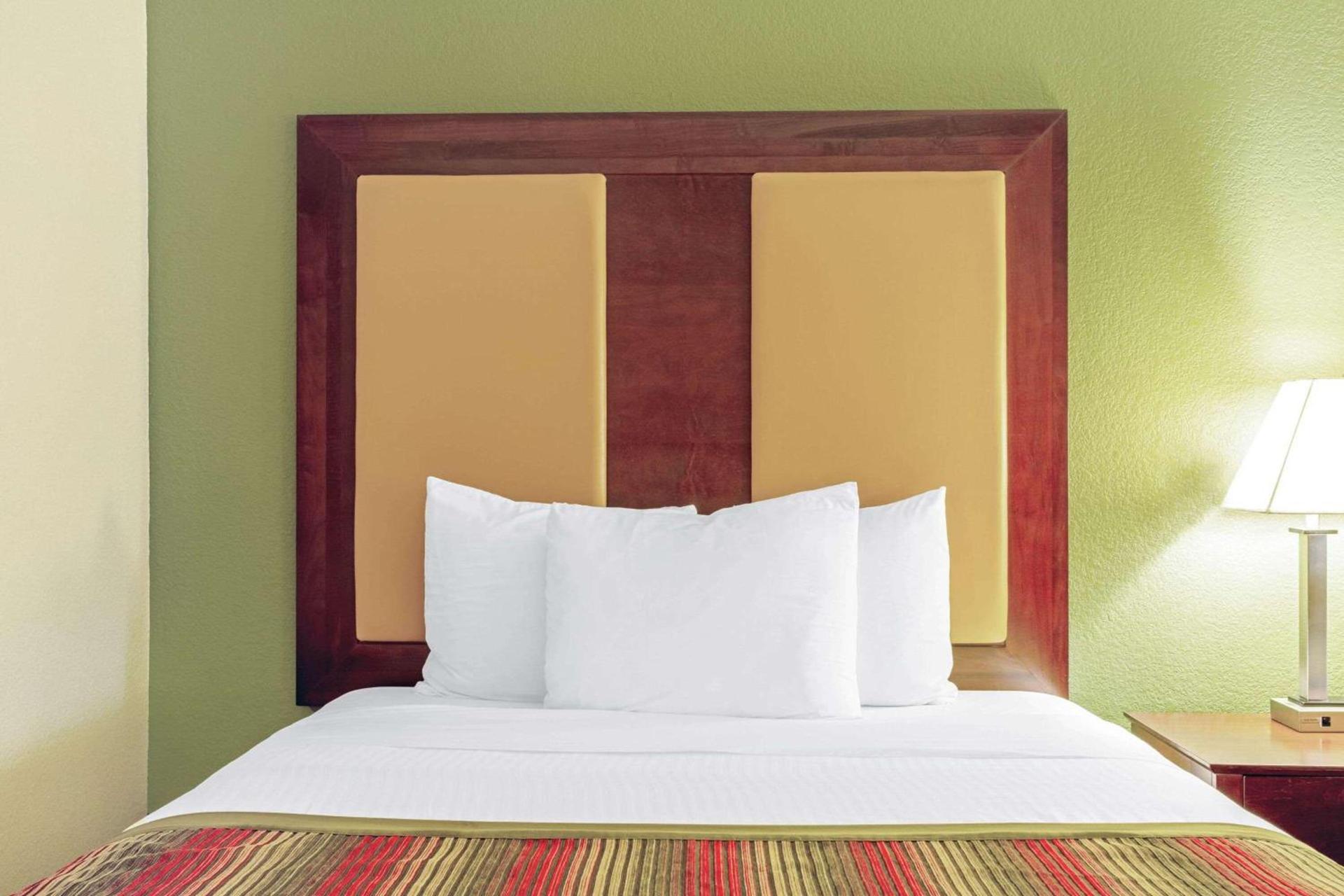 La Quinta by Wyndham Lancaster photo 2