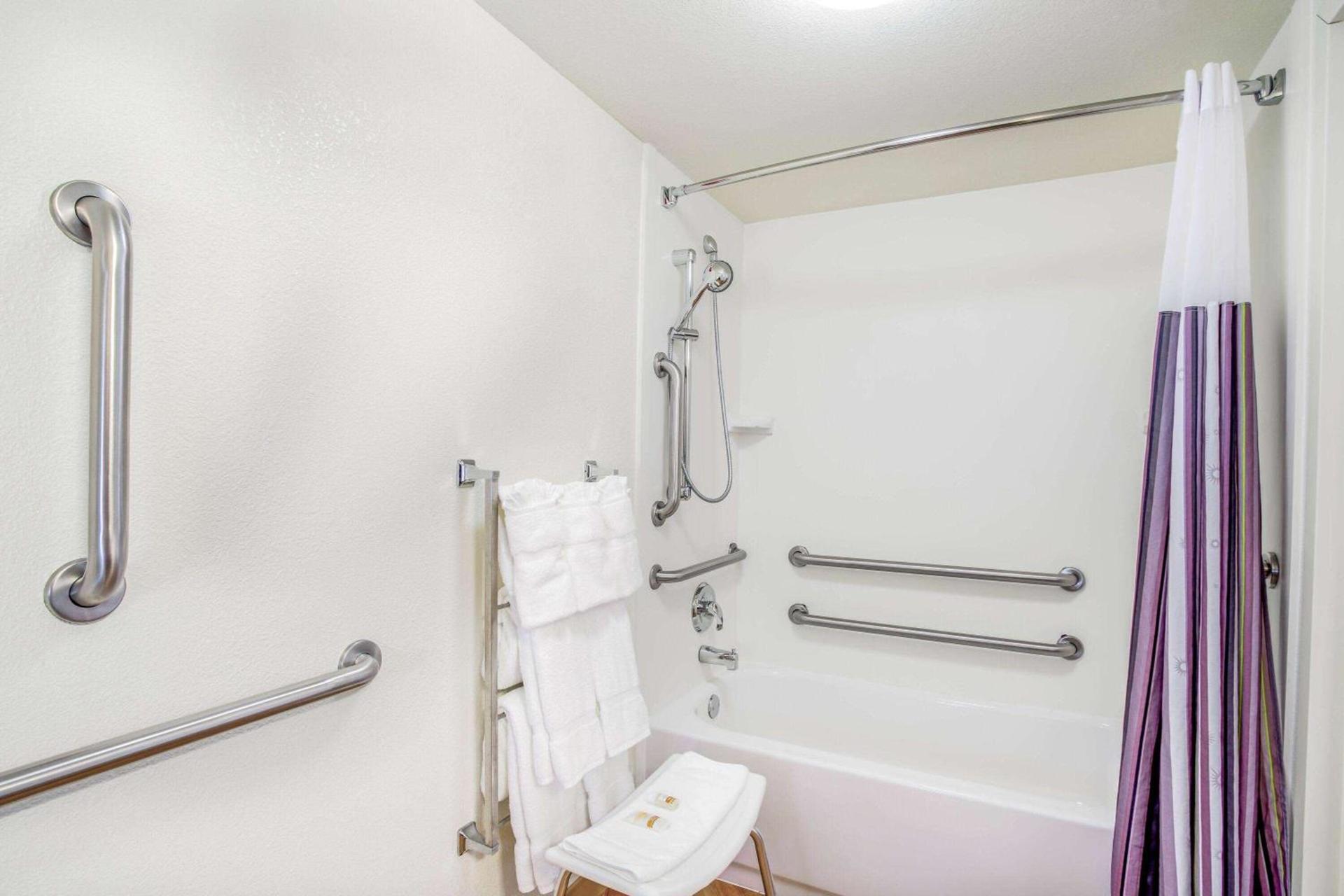 La Quinta by Wyndham Danbury photo 21