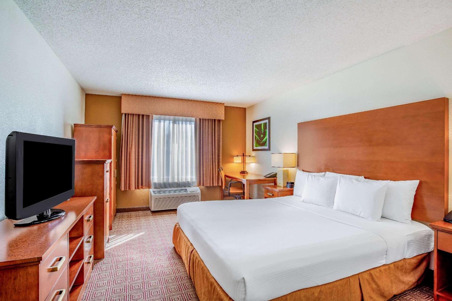 La Quinta by Wyndham Danbury photo 24