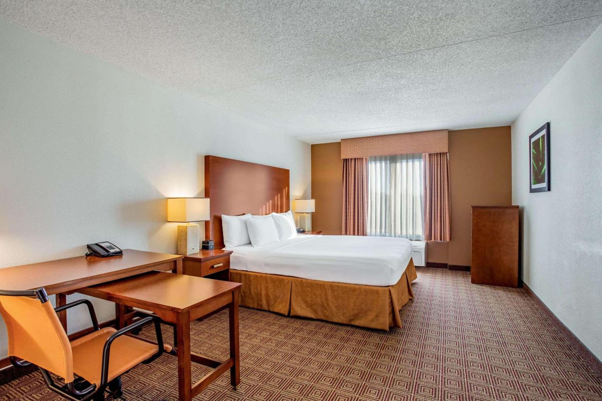 La Quinta by Wyndham Danbury photo 35